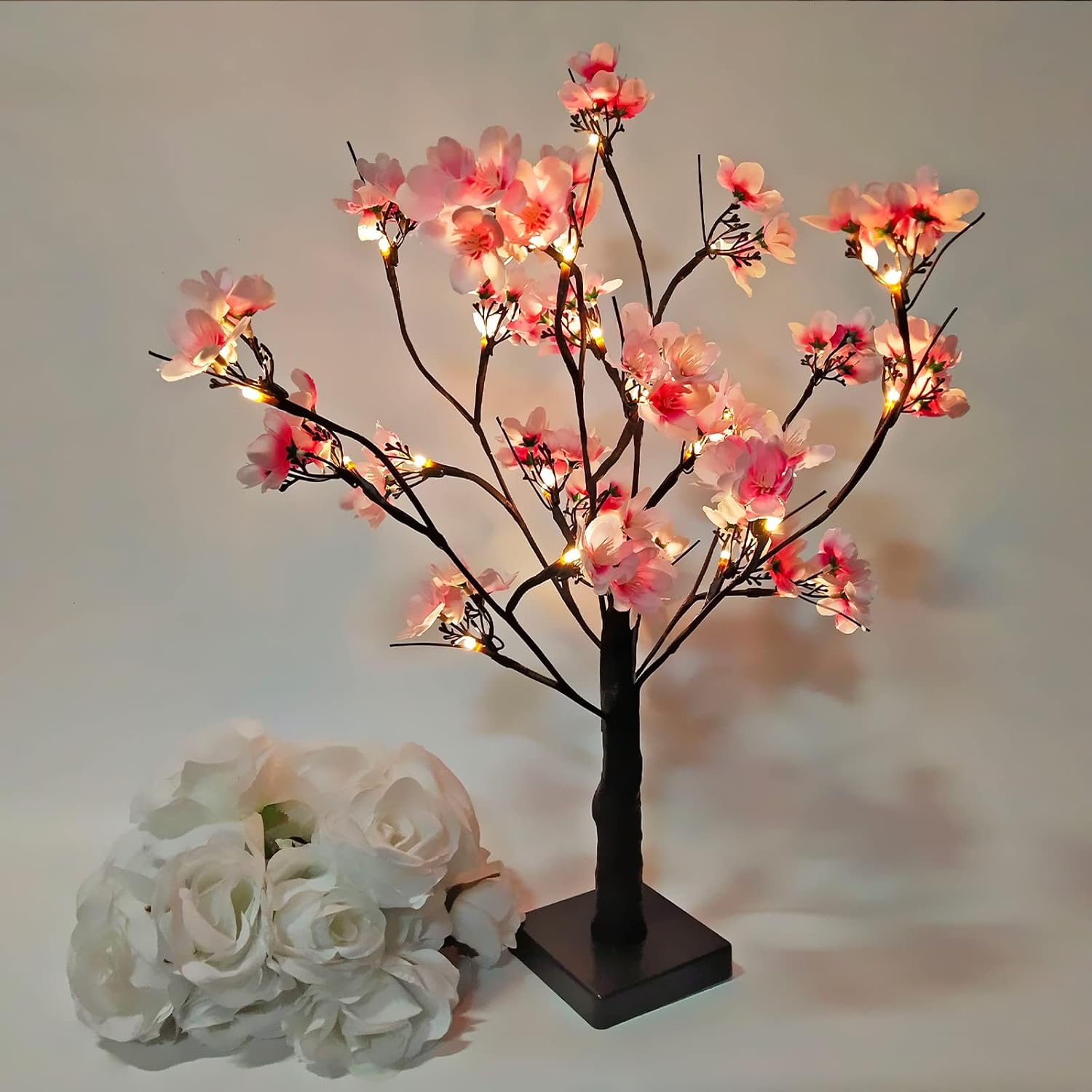 Mokylor Árbol de cerezo iluminado, 21.7 pulgadas, 24 luces LED artificiales de mesa de cerezo bonsái, funciona con pilas, decoración de árbol de