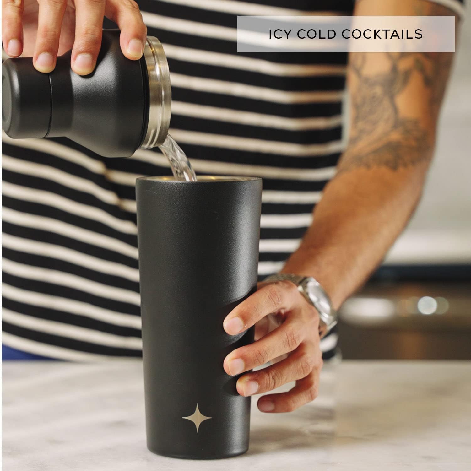 JoyJolt Botella coctelera con triple aislamientoproteínas. Vaso agitador de 20 onzas con tapa de medición de alcohol y tapa jigger. Botellas de