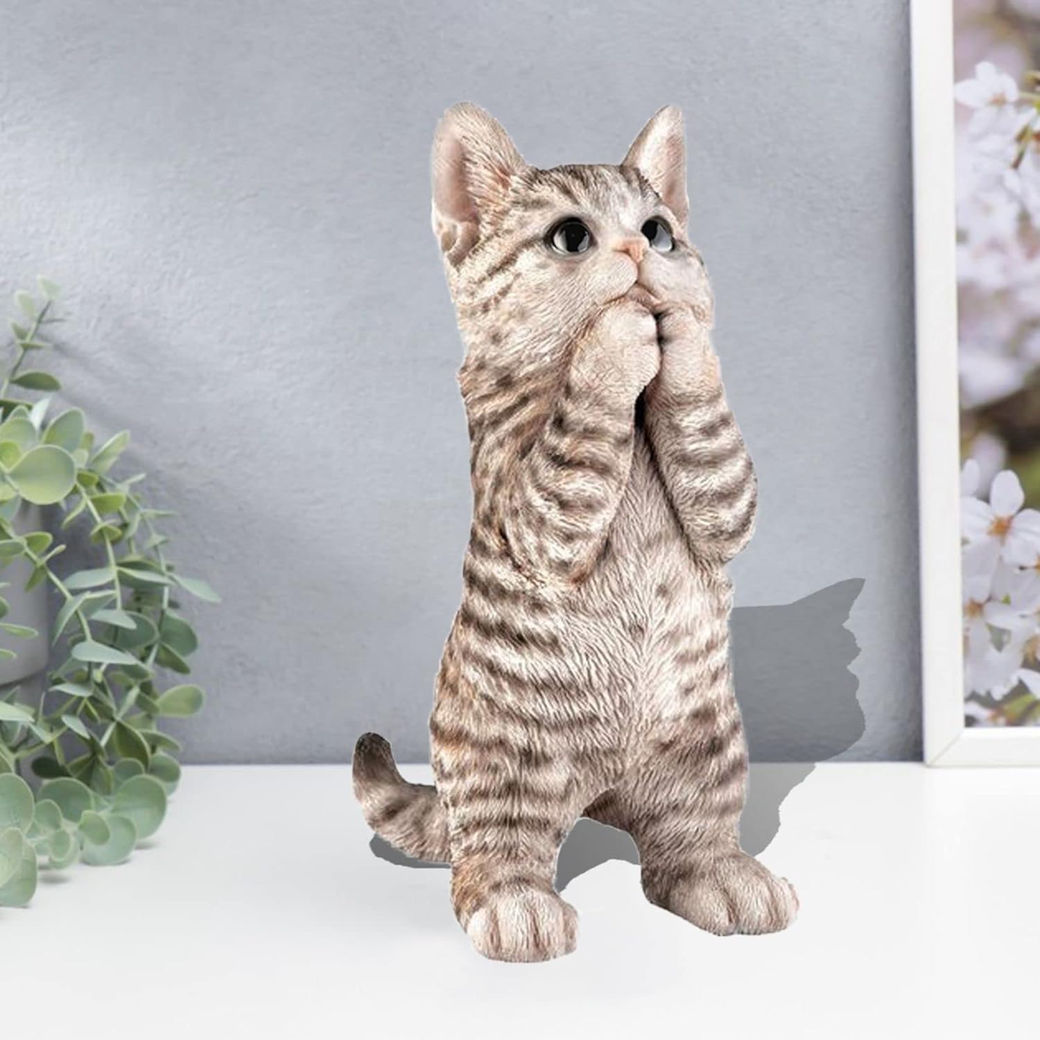 Gojoamoy Figura de jardín de gato rezando, decoración al aire libre, bonita estatua decorativa de gatito para patio y césped, adornos de cama de