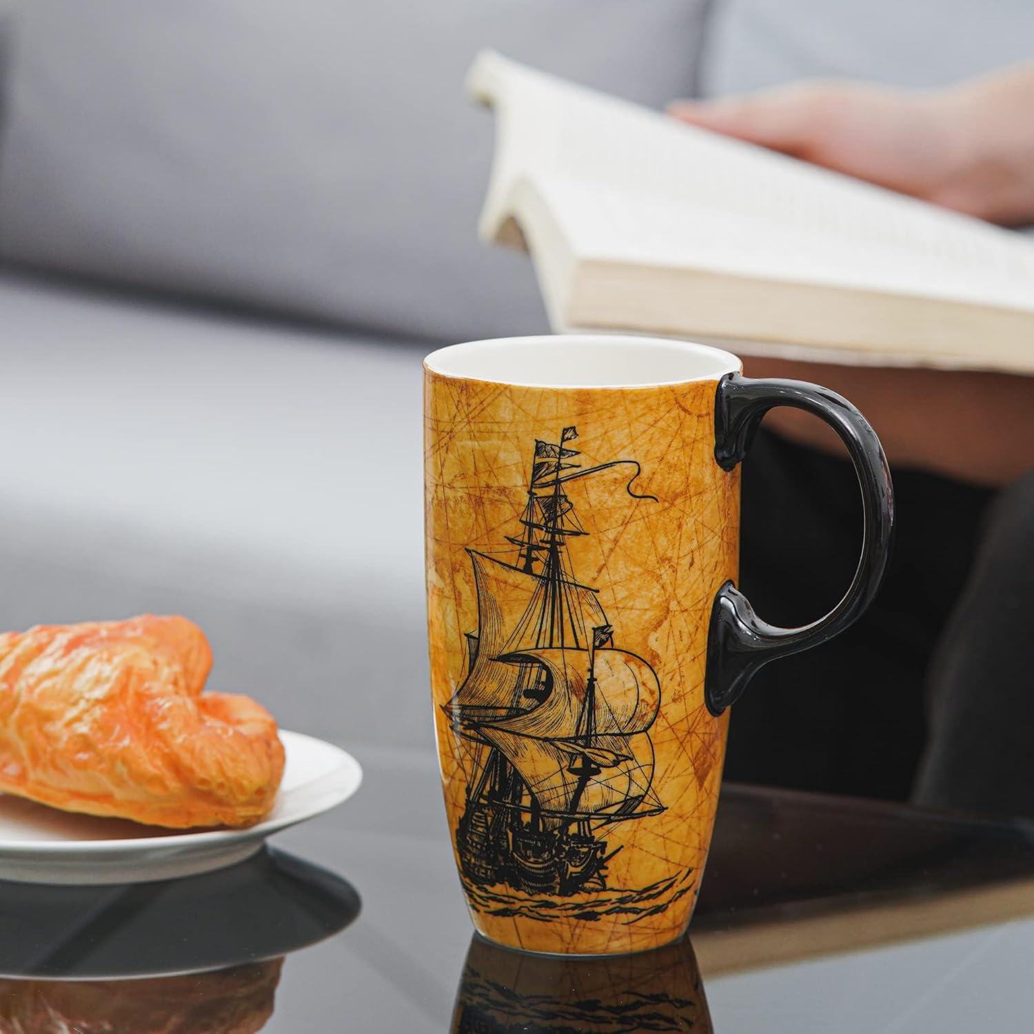DUSVALLY Taza de cerámica taza de café de viaje taza de café de porcelana con tapa a prueba de derrames y caja de regalo, 17 onzas