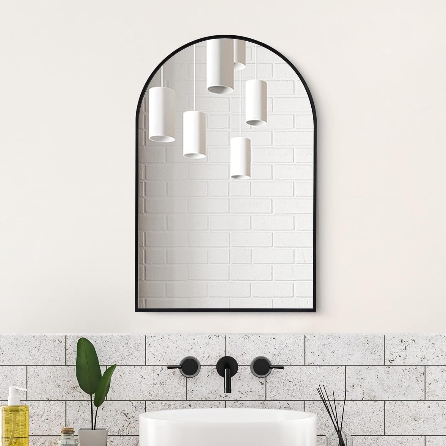 HOWOFURN Espejo de pared arqueado de 20 x 30 pulgadas, decoración de pared, con espejo de marco de metal para baño, dormitorio, entrada, espejo de
