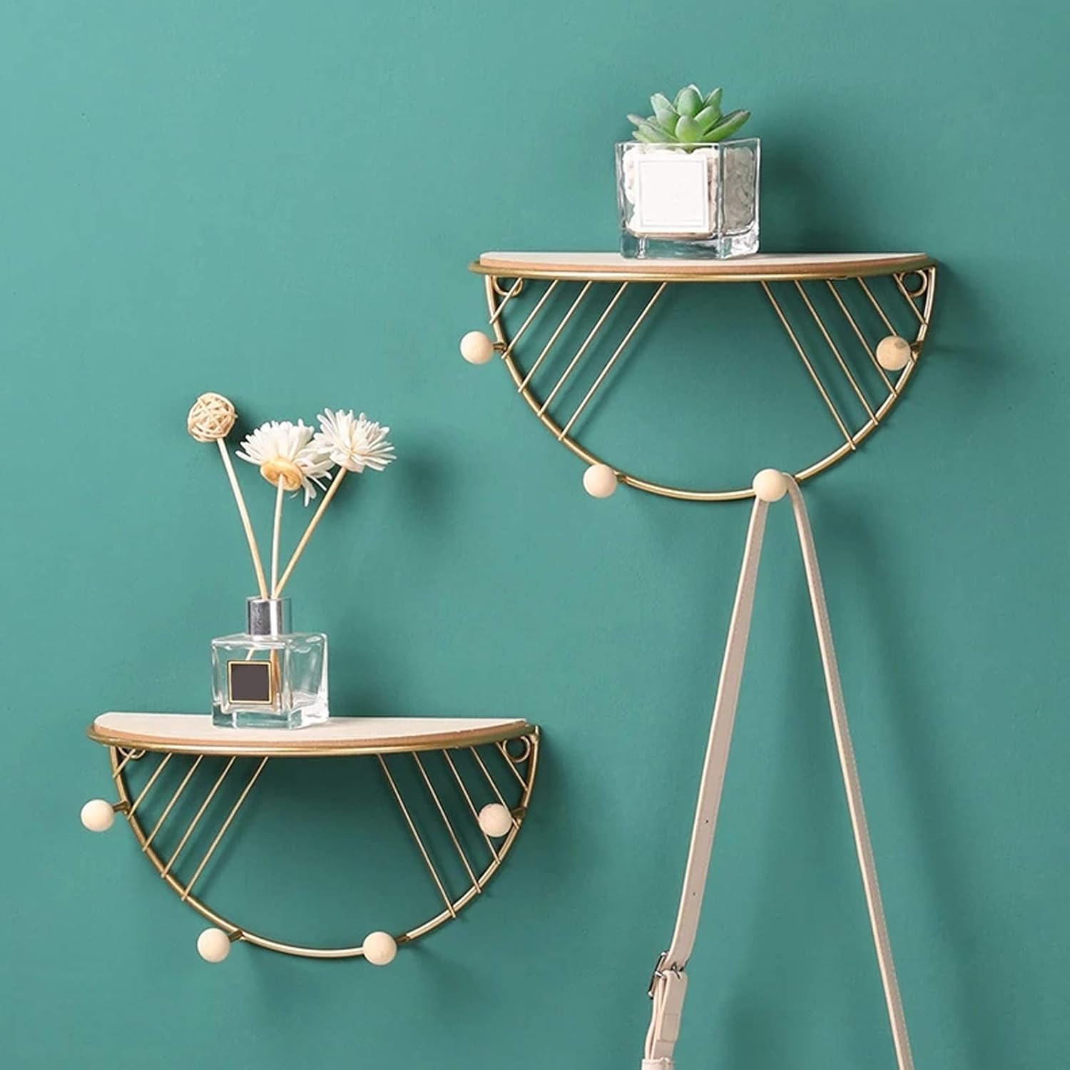 Estante de exhibición de pared para colgar ropa, color dorado, estante de pared con organizador de almacenamiento, perfecto para el hogar, sala de