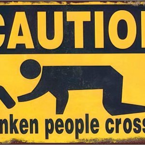 Letreros de chapa de metal divertidos retro precaución a personas borrachas cruzando advertencia, decoración de pared, tamaño 8 x 12 Letreros de chapa de metal divertidos retro precaución a personas borrachas cruzando advertencia, decoración de pared, tamaño 8 x 12