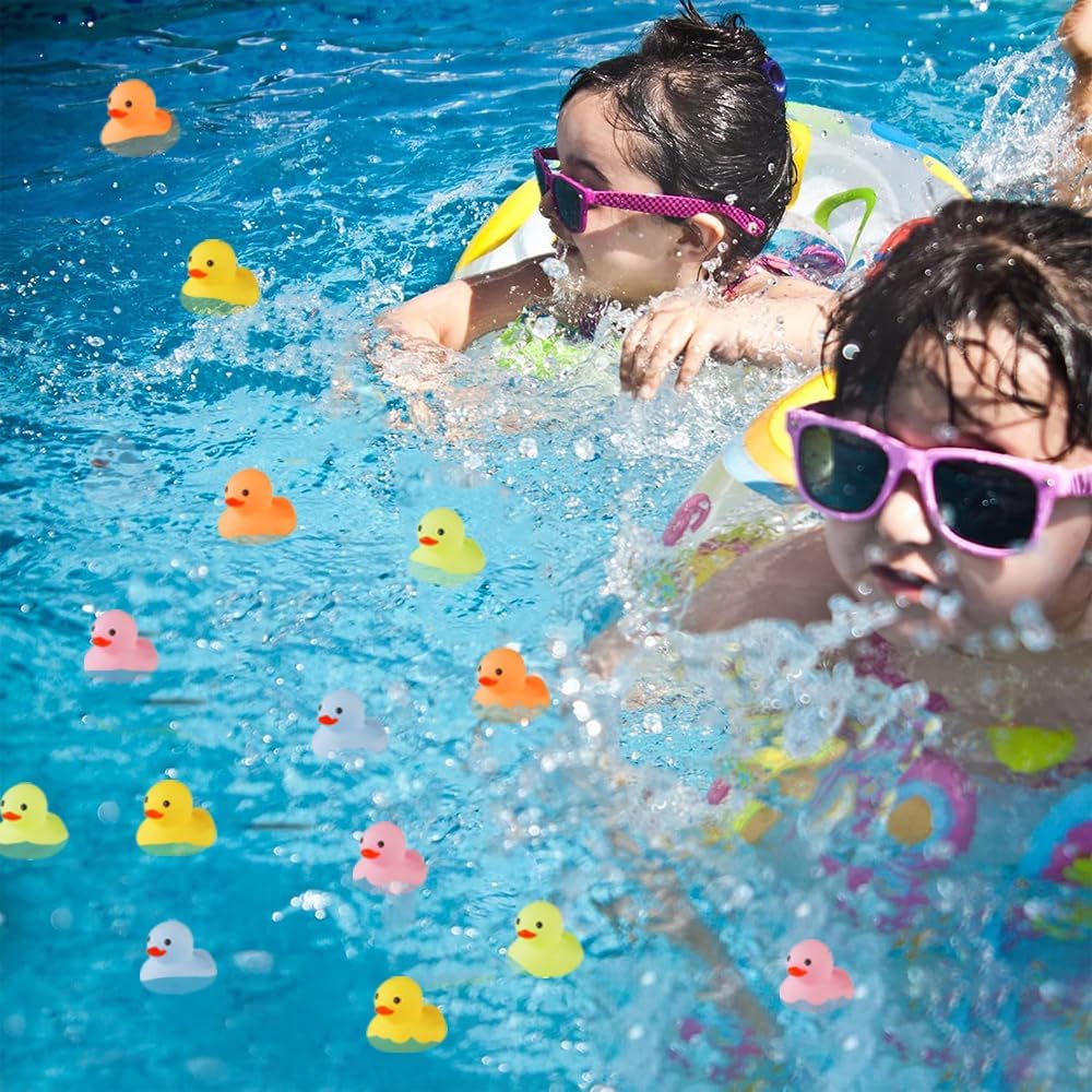 50 piezas de mini pato de goma multicolor de baño, chirridos y flotadores, pequeños patos de colores a granel, regalos de cumpleaños, incentivos