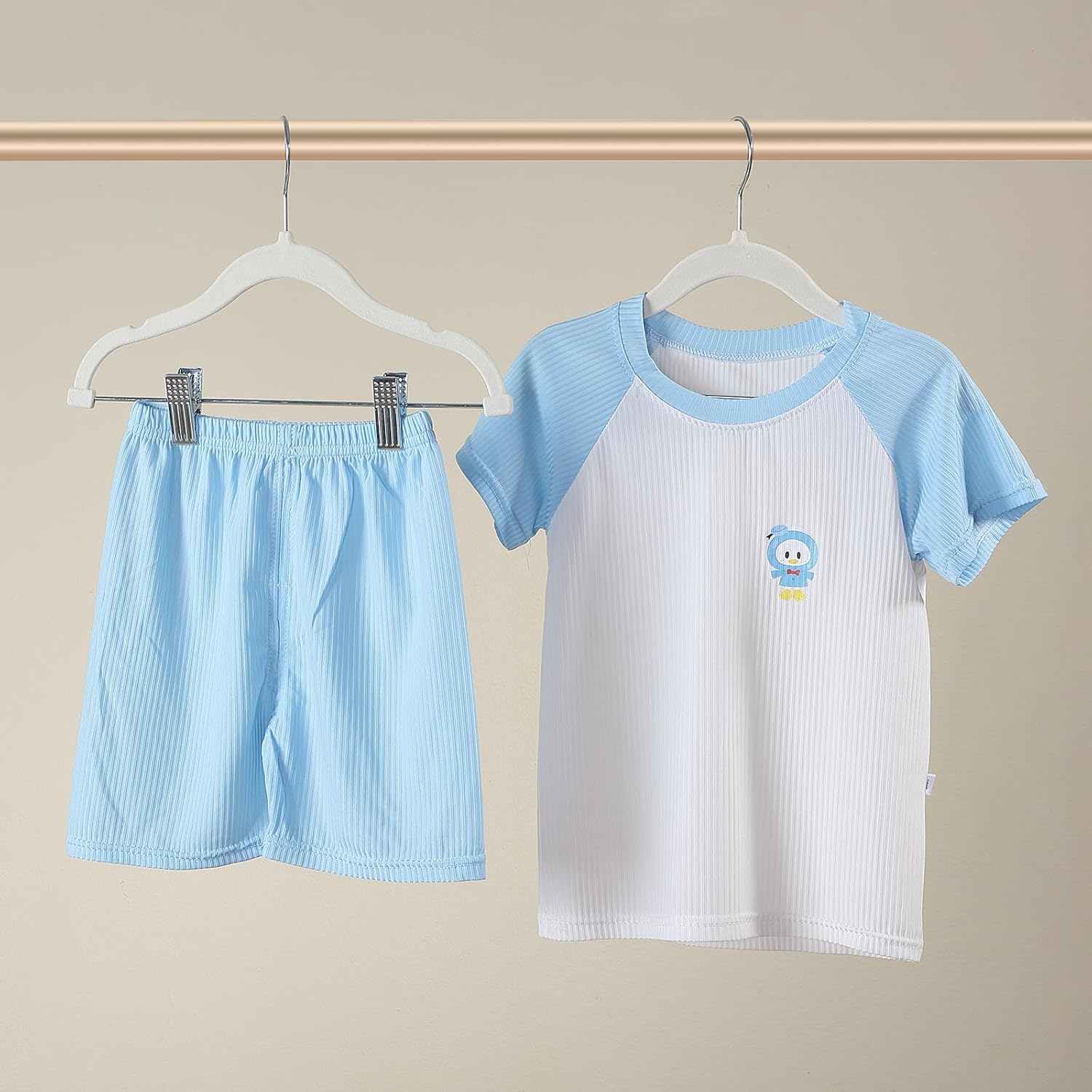 Perchas de terciopelo para faldas para niños, paquete de 24 perchas de terciopelo para bebé con clips ajustables, perchas para pantalones, ahorro de