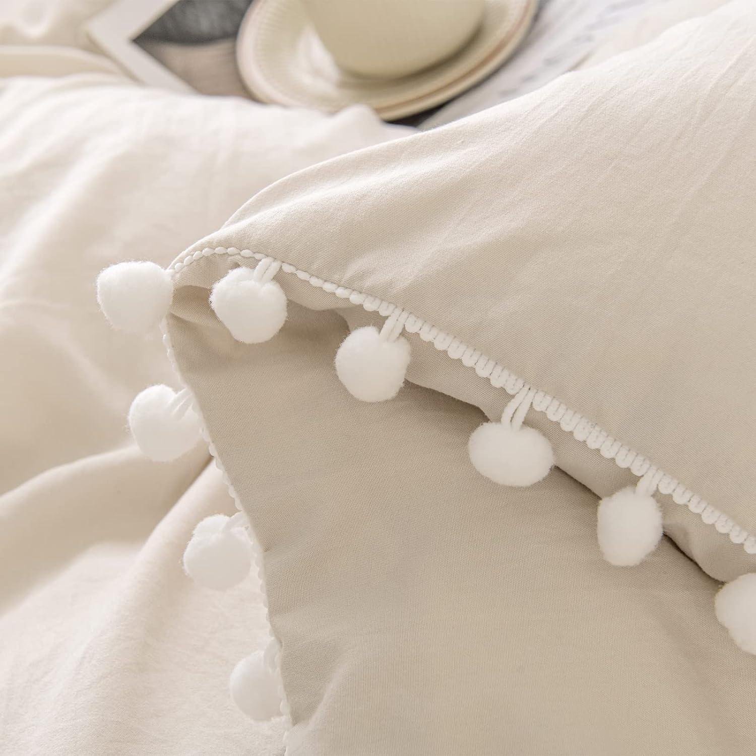 Bedbay Juego de edredón con pompones, color beige, bohemio, juego de ropa de cama para niños y niñas, juego de ropa de cama de microfibra ultra