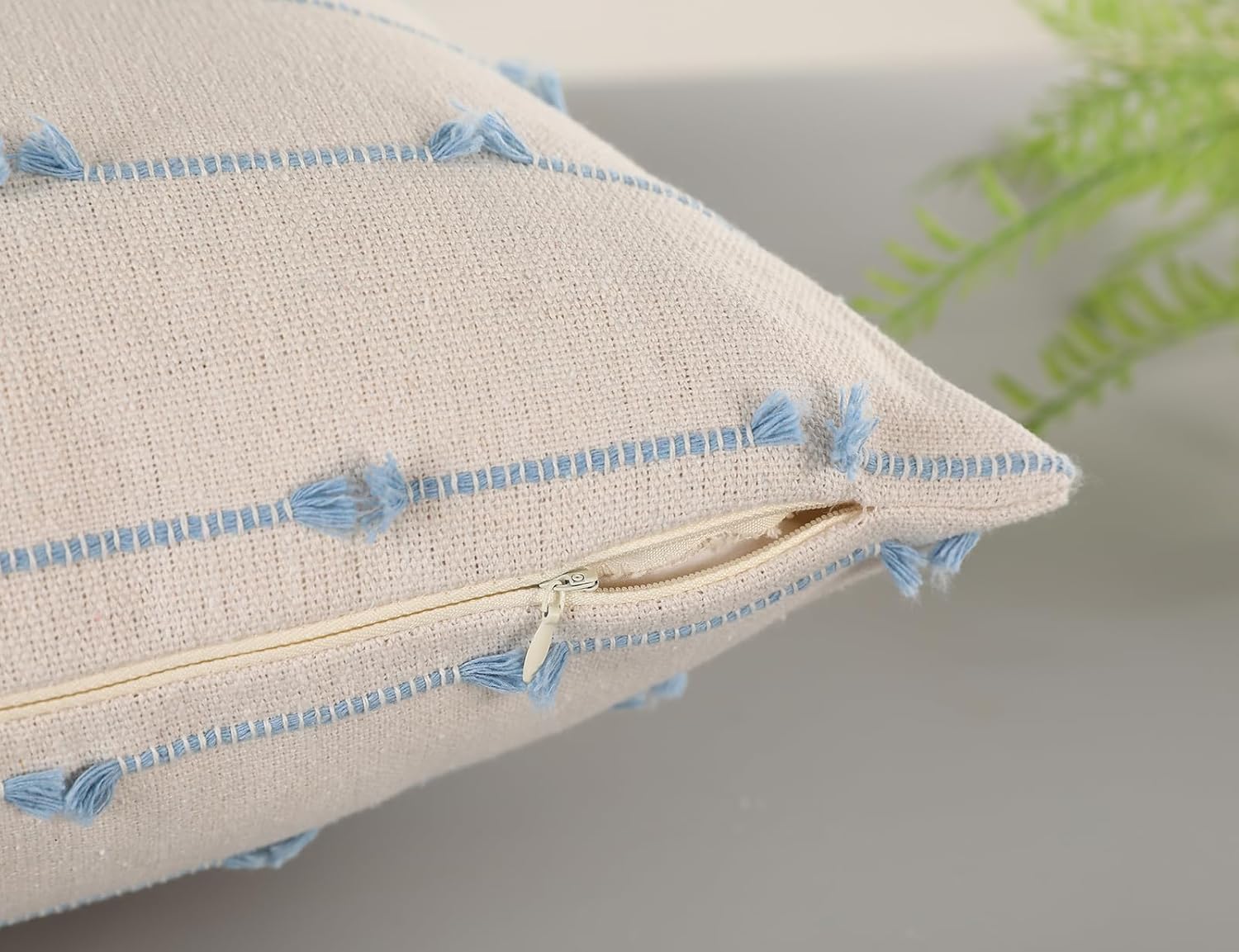 Juego de 2 fundas de cojín lumbar bohemias de 12 x 20 pulgadas, color azul claro y blanco neutro para sofá con flecos decorativos de borlas, fundas