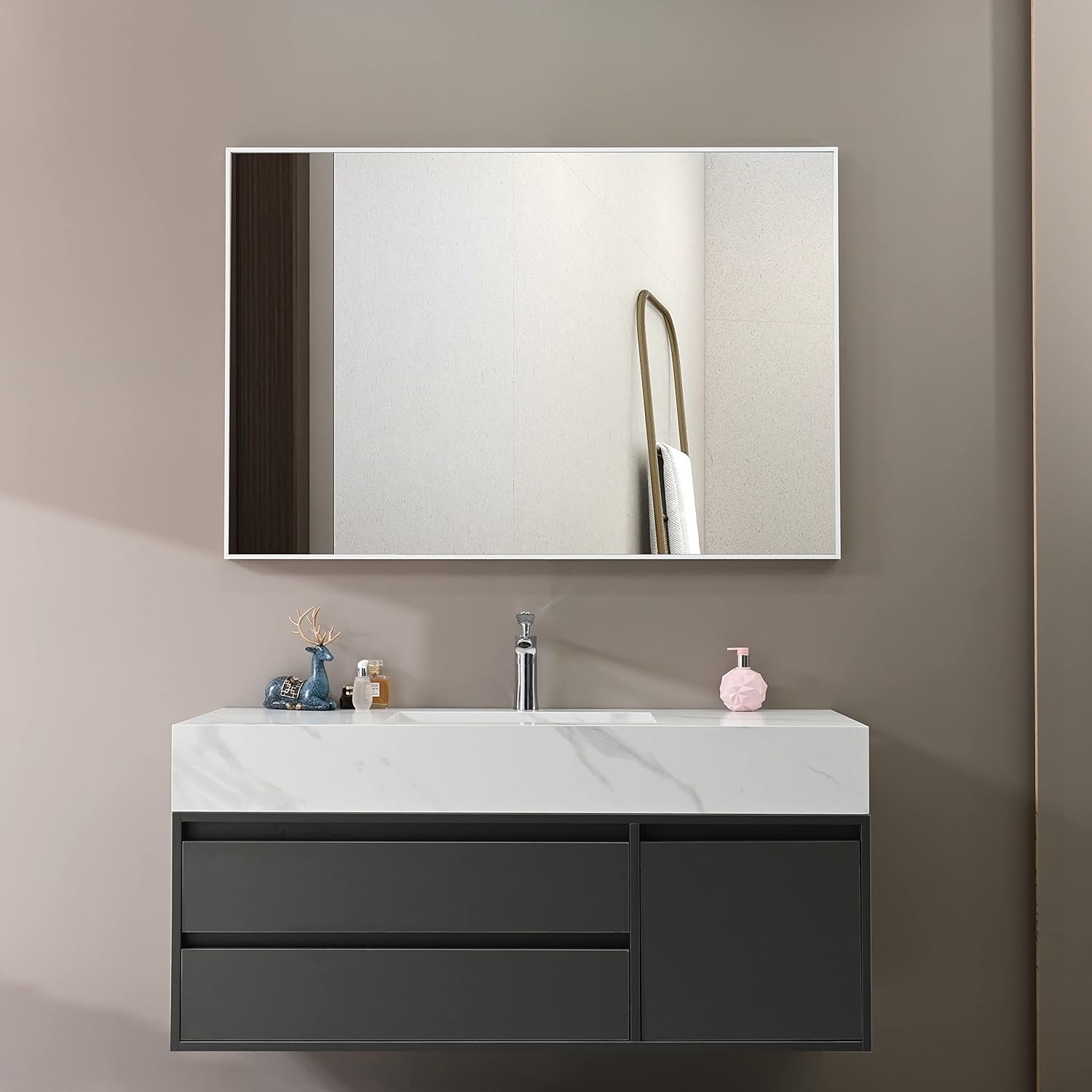 PetusHouse – Espejos rectangulares enmarcados de 48 x 32 pulgadas con estante extraíble, espejo de pared moderno para baño, dormitorio, sala de