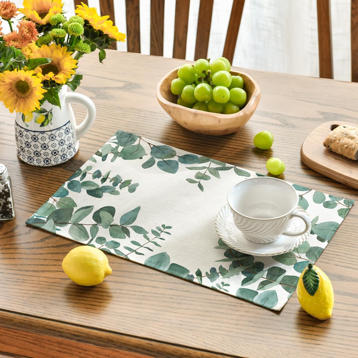Artoid Mode Manteles individuales de verano con hojas de eucalipto para mesa de comedor, 12 x 18 pulgadas, para primavera, temporada, vacaciones,