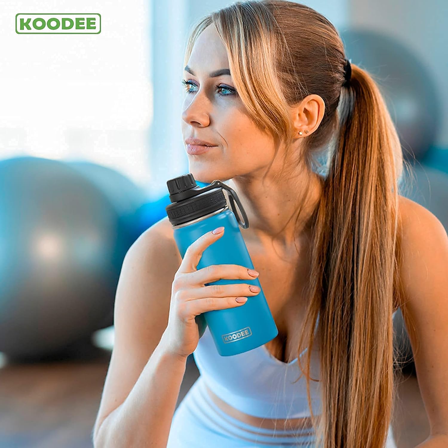 Koodee Botella de agua para niños, de 16 onzas, acero inoxidable, con aislamiento al vacío, con tapa de boquilla a prueba de fugas, color azul cielo.