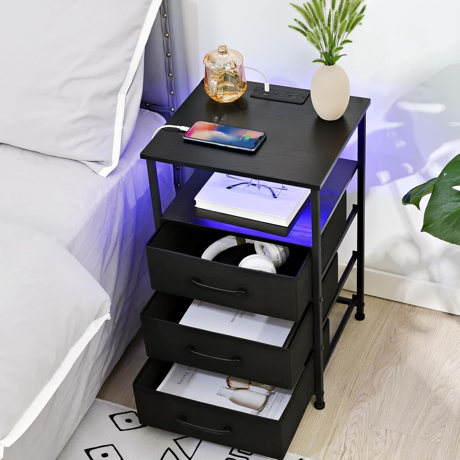 Juego de 2 mesitas de noche, mesa auxiliar con estación de carga, mesita de noche de mesa ancha con tira de luz LED para dormitorio HNS013BK