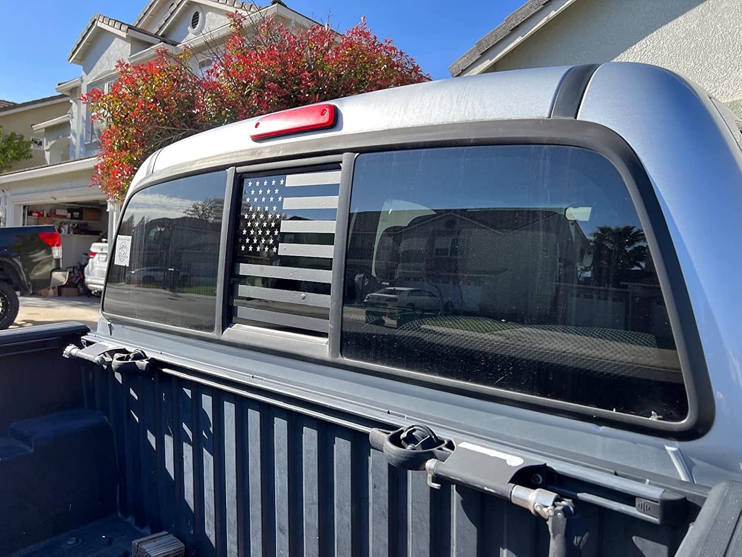 Xinghe Calcomanías visibles de la bandera estadounidense para Toyota Tacoma para ventana central trasera, negro mate (para F150 2004-2014, F250 F350
