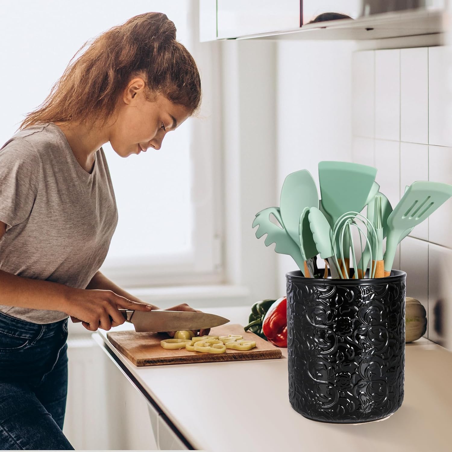 MEIGUI Soporte de cerámica para utensilios de cocina, soporte grande para utensilios de cocina con parte inferior de corcho de protección para