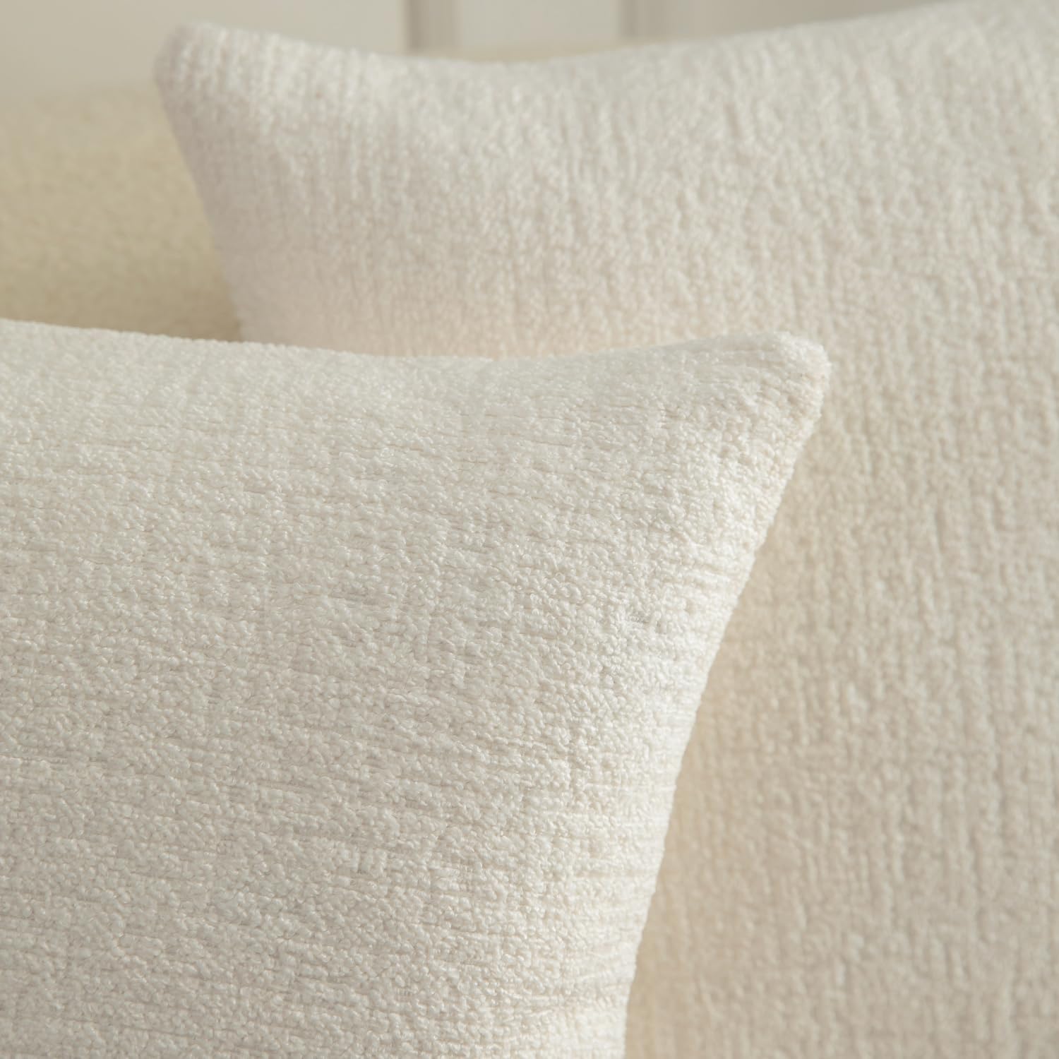 Rythome Fundas de almohada neutras con textura similar a un peluche beige para cama y sofá, 20 x 20 pulgadas, paquete de 2