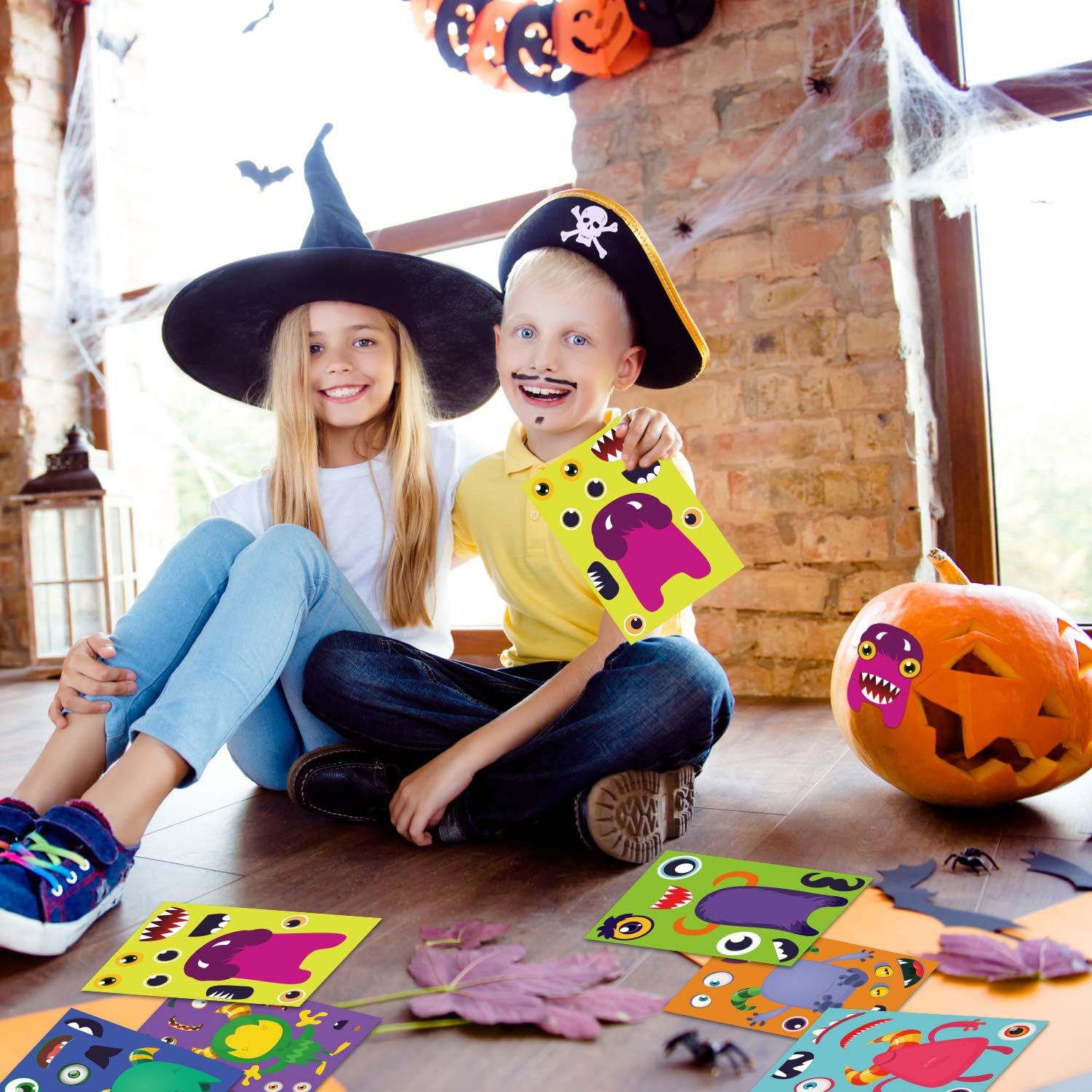 Funnlot Calcomanías de Halloween para niños, juegos de fiesta de Halloween, calcomanías para niños, calcomanías de monstruo, 30 unidades,