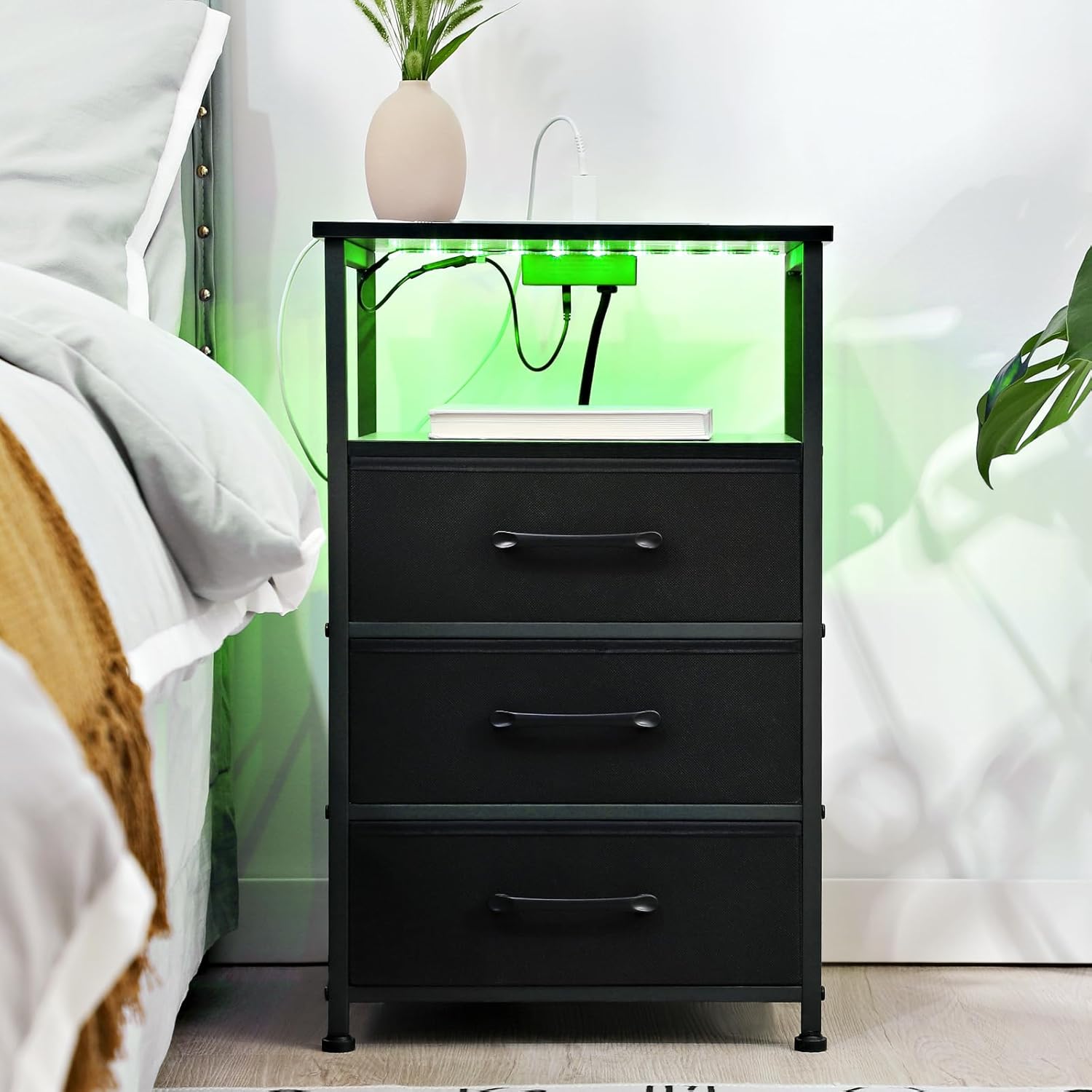 Juego de 2 mesitas de noche, mesa auxiliar con estación de carga, mesita de noche de mesa ancha con tira de luz LED para dormitorio HNS013BK