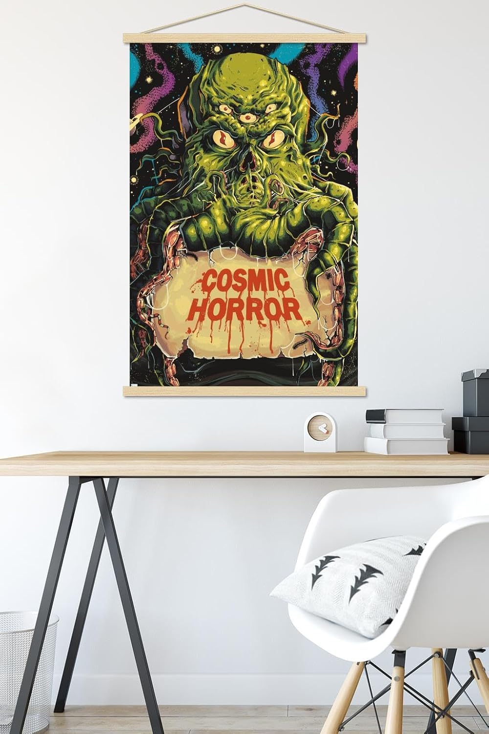 Trends International Cthulhu Monster – Póster de pared clásico de terror con marco magnético