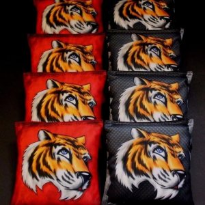 BackYardGamesUSA Bengal Tiger Predator Hunting Red Black Juego de 8 bolsas de cornhole personalizadas reguladoras B207 BackYardGamesUSA Bengal Tiger Predator Hunting Red Black Juego de 8 bolsas de cornhole personalizadas reguladoras B207