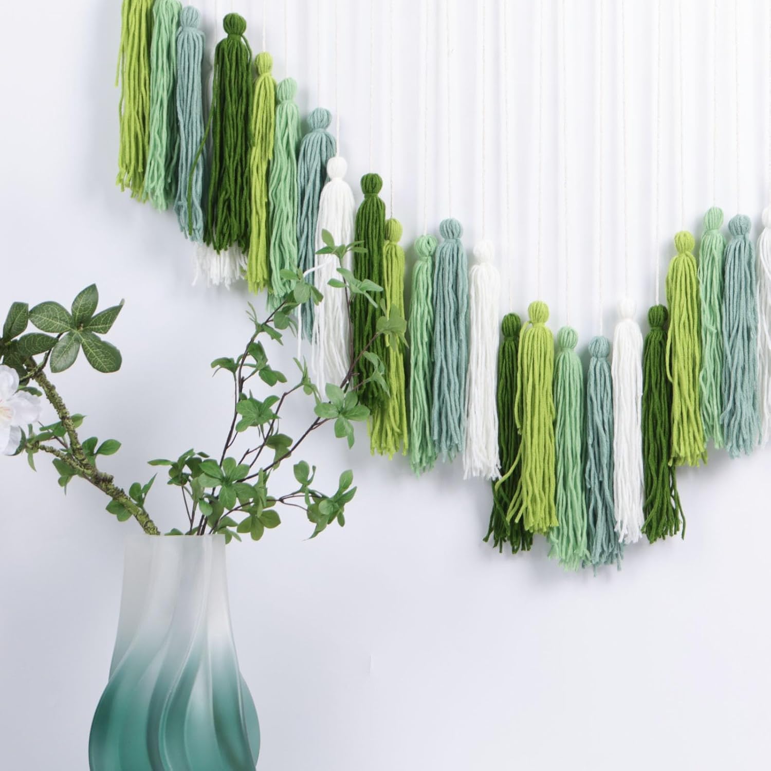 XMGZQ Guirnalda de macramé grande de color verde oliva, guirnalda de borlas verdes, decoración bohemia con cuentas de madera de algodón neutro para