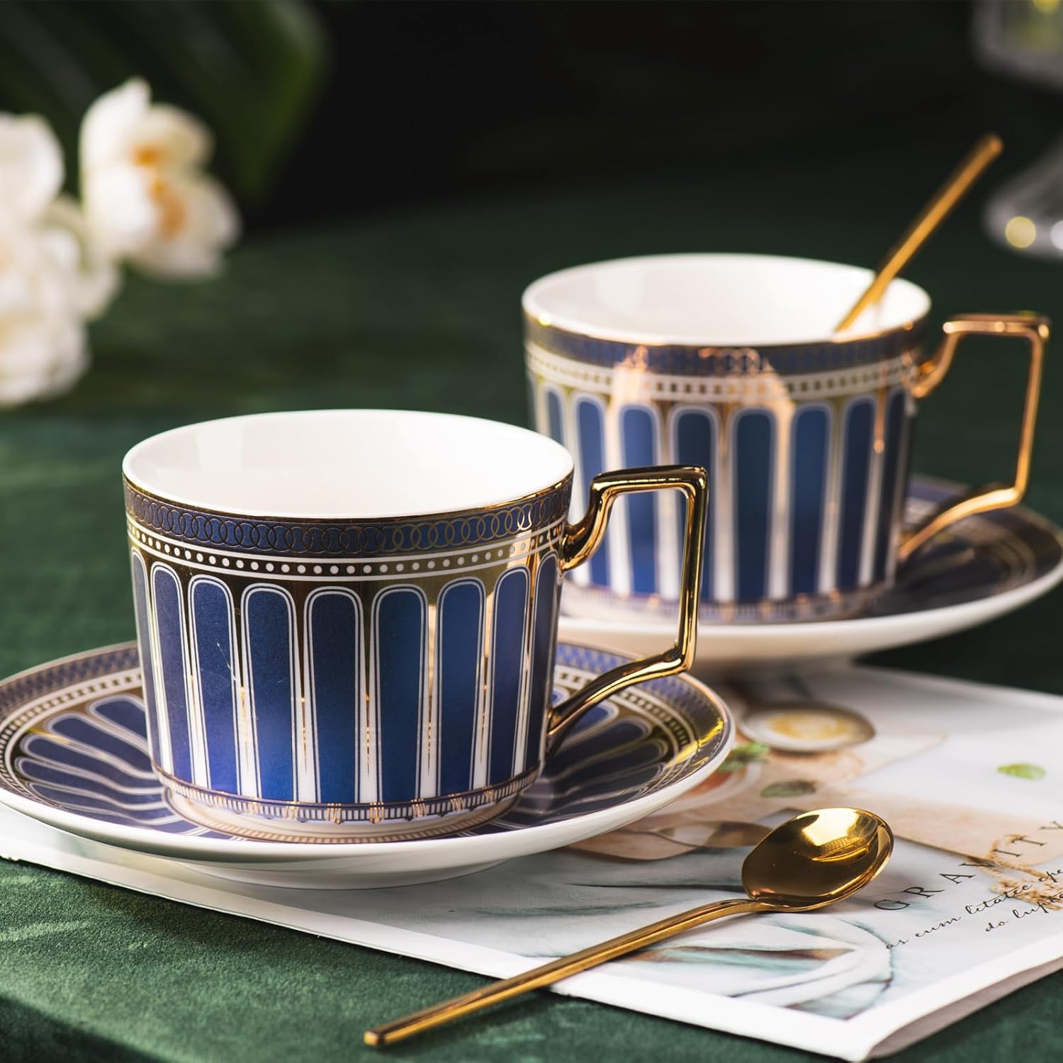 Juego de tazas de café de cerámica de estilo europeo, 7 onzas de porcelana de hueso exquisitamente esmaltada azul y dorado, juego de té para fiesta