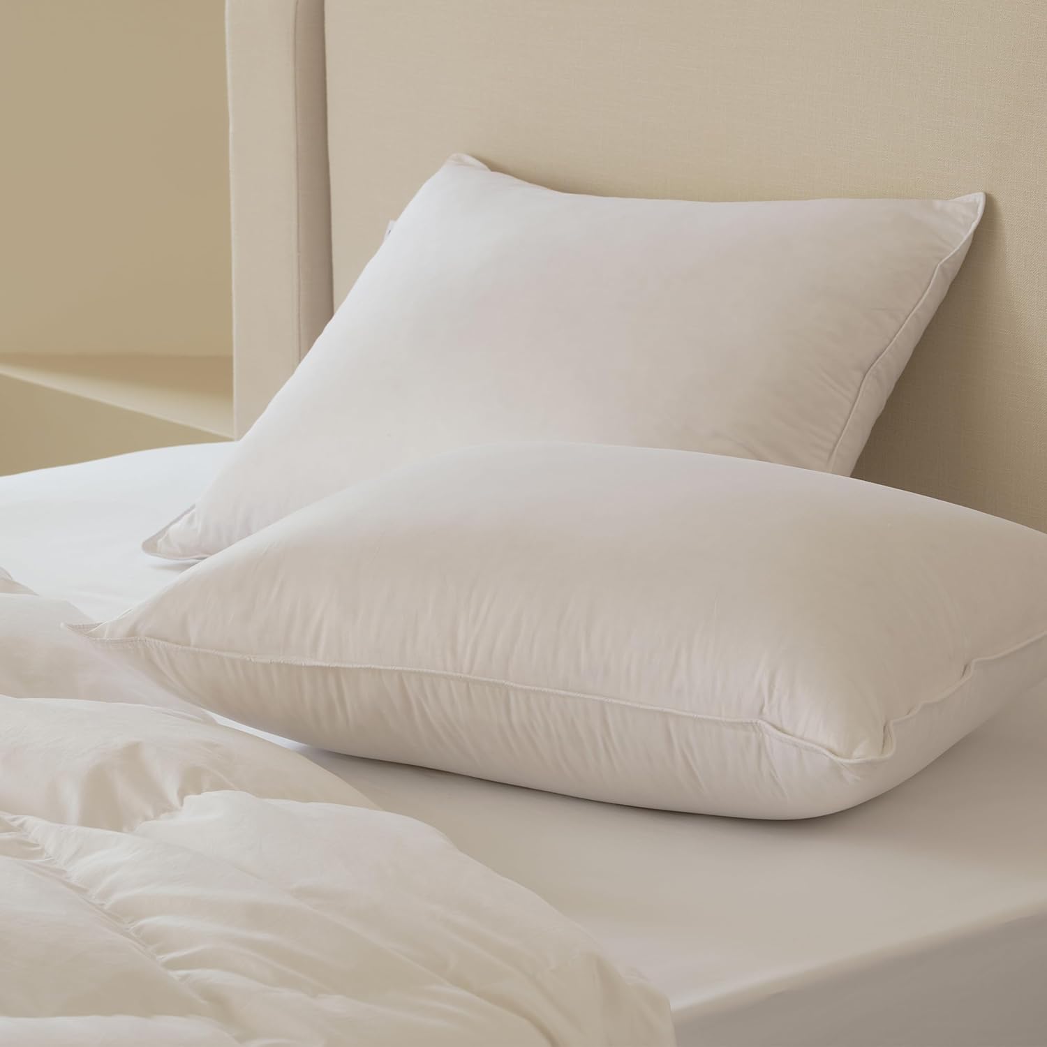Double Stitch by Bedsure Paquete de edredón y almohadas de plumón blanco de lujo de Estados Unidos, esenciales blancos de primera calidad,