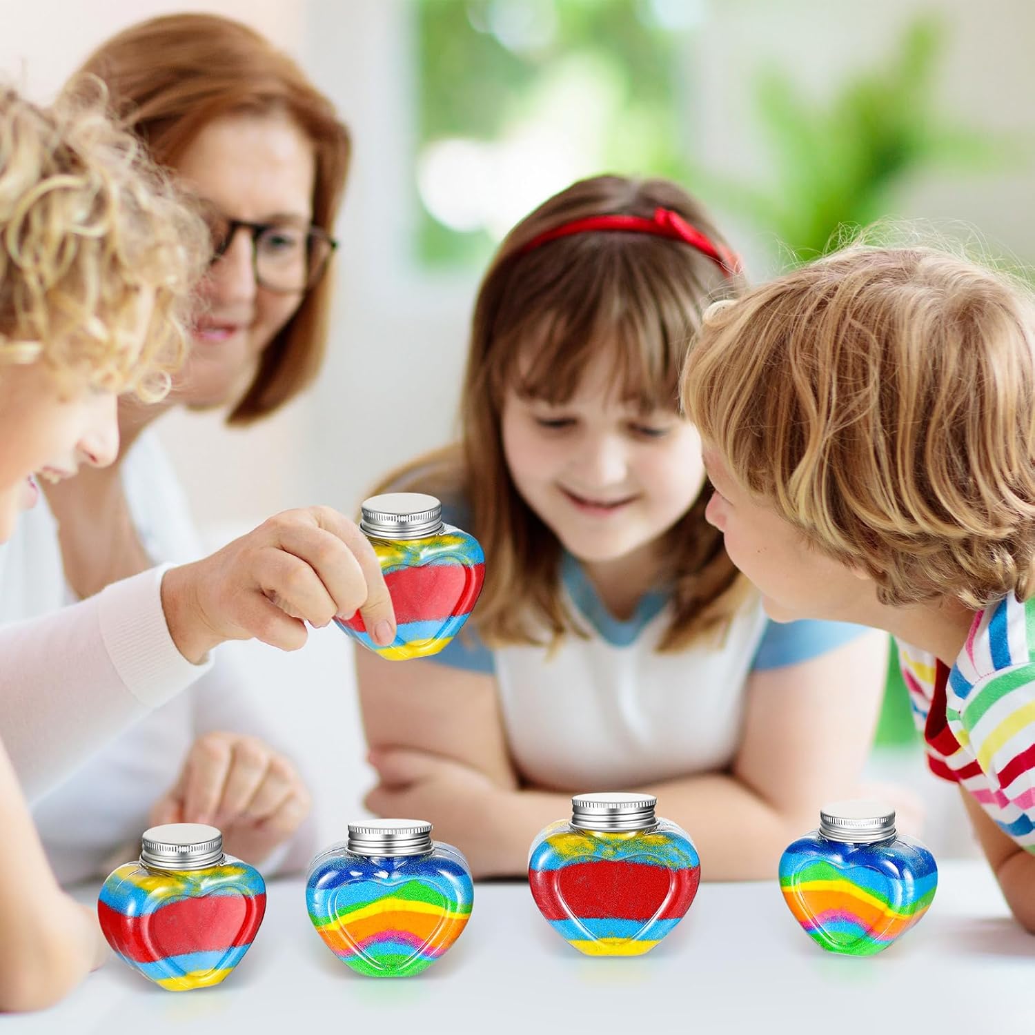 Hsei 50 botellas de arte de arena, botellas de poción de plástico con 5 embudos pequeños, kits de contenedores de arte de arena para niños, fiestas