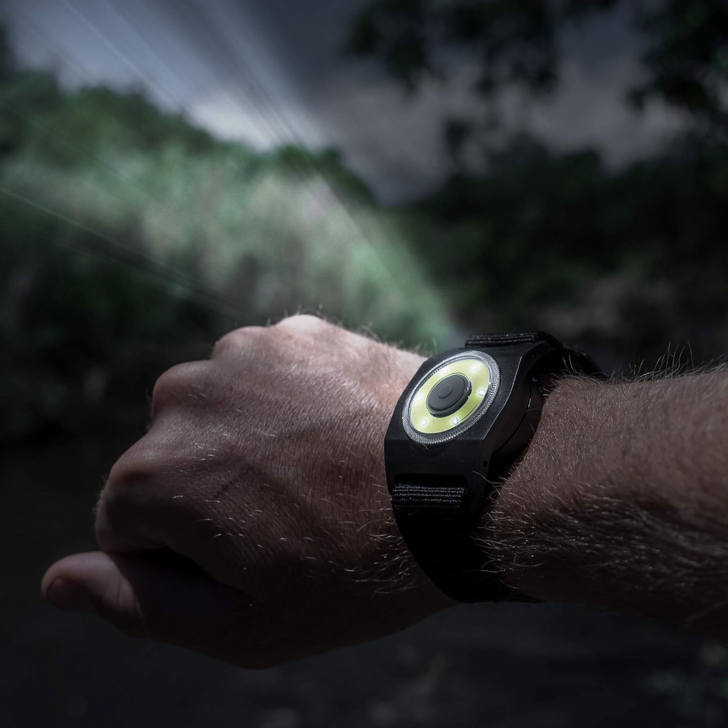 Sun Company WrisTorch – Linterna COB de muñeca con correa táctica Zulu  Luz LED manos libres para camping, senderismo, mejoras para el hogar  Luz de