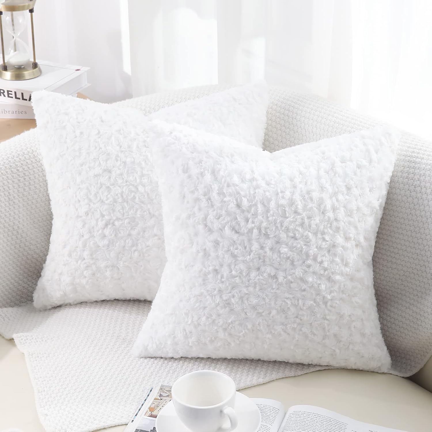 Cikary Juego de 2 fundas de almohada de piel blanca con patrón de rosas 3D de 16 x 16 pulgadas, fundas de almohada decorativas esponjosas para sofá,