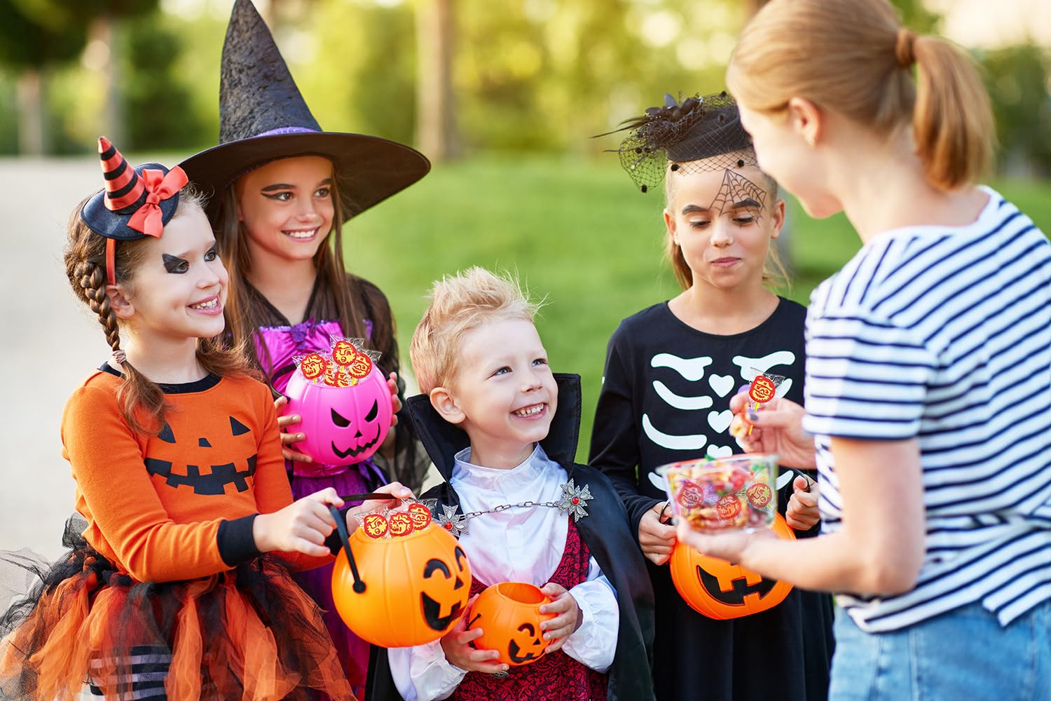 Pirata de Halloween pirata pirata chupones de caramelos, ideal para rellenos de bolsas de fiesta, envueltos individualmente (media libra)