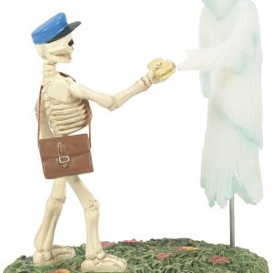 Department 56 Snow Village – Figura de Halloween con accesorios de lluvia, aguanieve ni miedo a la noche, 4 pulgadas, multicolor Department 56 Snow Village – Figura de Halloween con accesorios de lluvia, aguanieve ni miedo a la noche, 4 pulgadas, multicolor