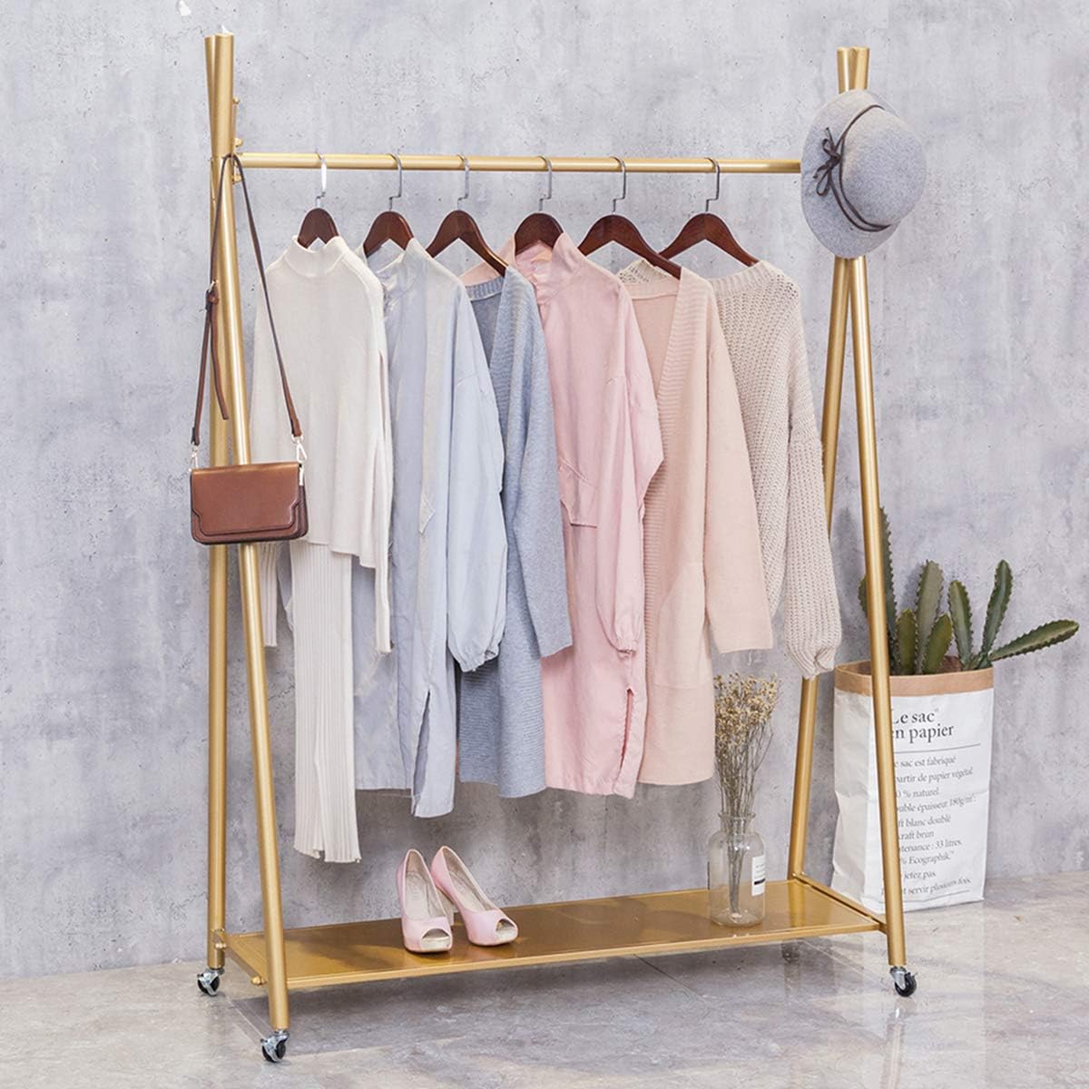 Perchero moderno y simple de metal resistente tipo X con ruedas, estante de ropa para exhibición al por menor, bolsas para zapatos, organizador de