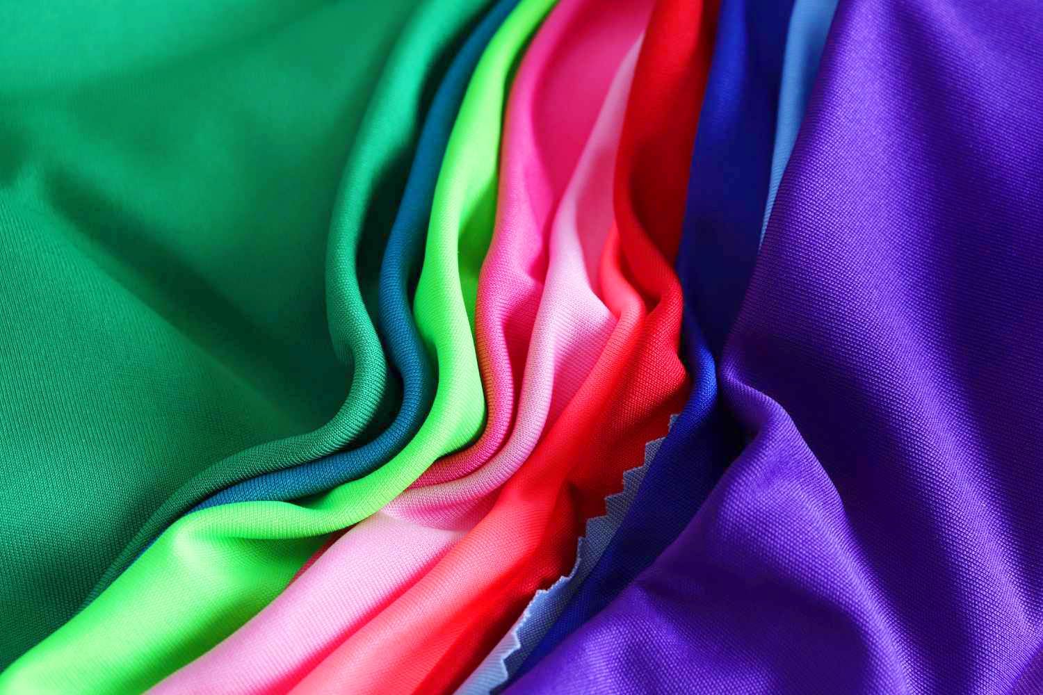 Barcelonetta  Tela de popelina polivinílica  100% poliéster  60 pulgadas de ancho  Color sólido  Ropa, decoración del hogar, bricolaje, tela para