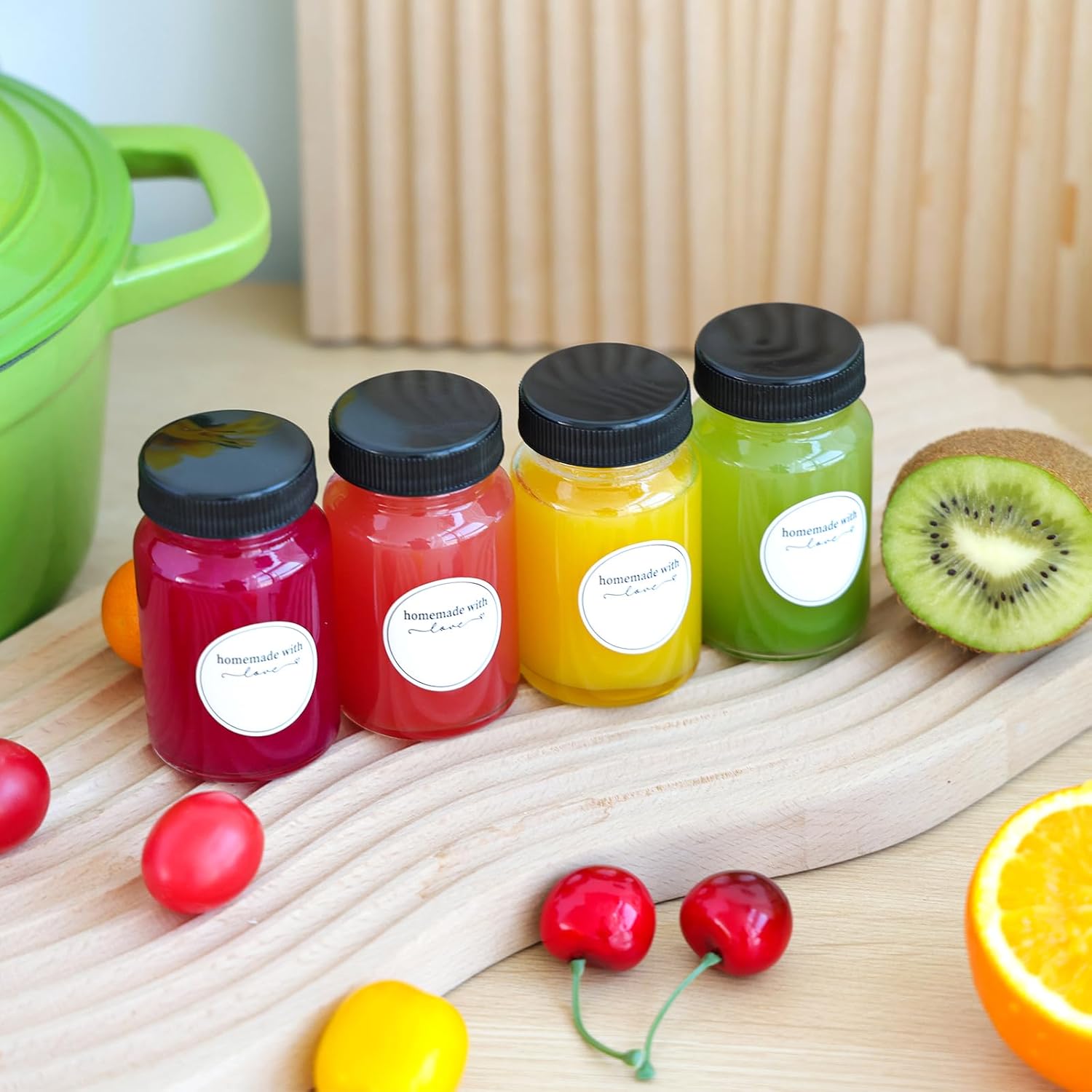 CUCUMI 8 botellas cortas de 2 onzas con tapas, pequeños frascos de vidrio con tapas para líquidos, chupitos de jengibre, aceites, con calcomanías