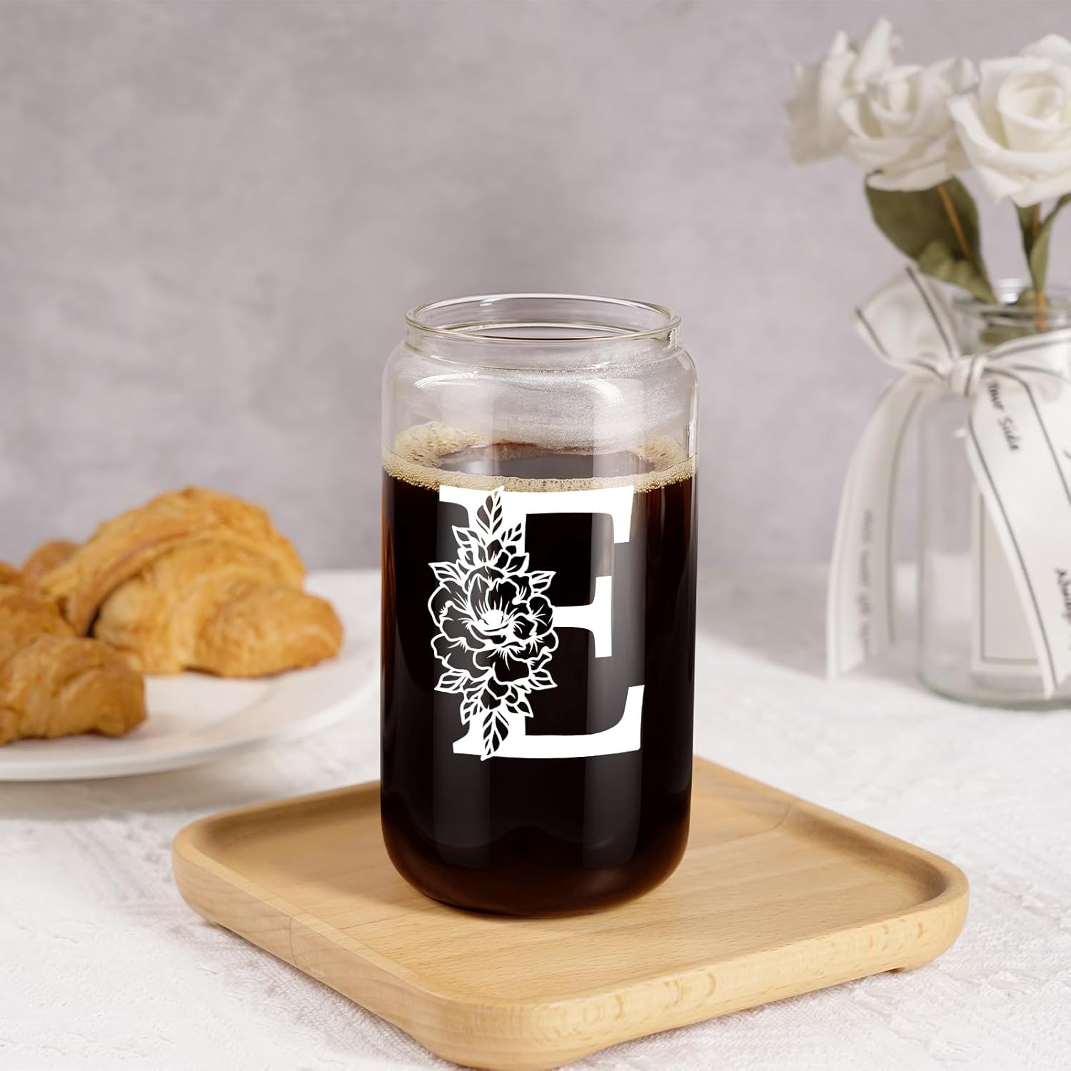 Coolife Vaso de vidrio con inicial, regalos con monograma para mujeres, tazas de vidrio de 16 onzas con tapas y pajitas, café helado, batido, vaso