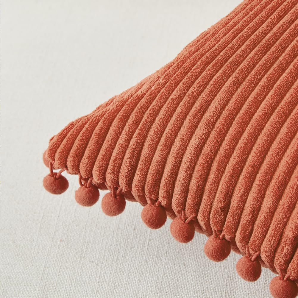 Fancy Homi Paquete de 2 fundas de almohada decorativas de color naranja quemado de 20 x 20 pulgadas con pompones para sofá, cama, sala de estar,
