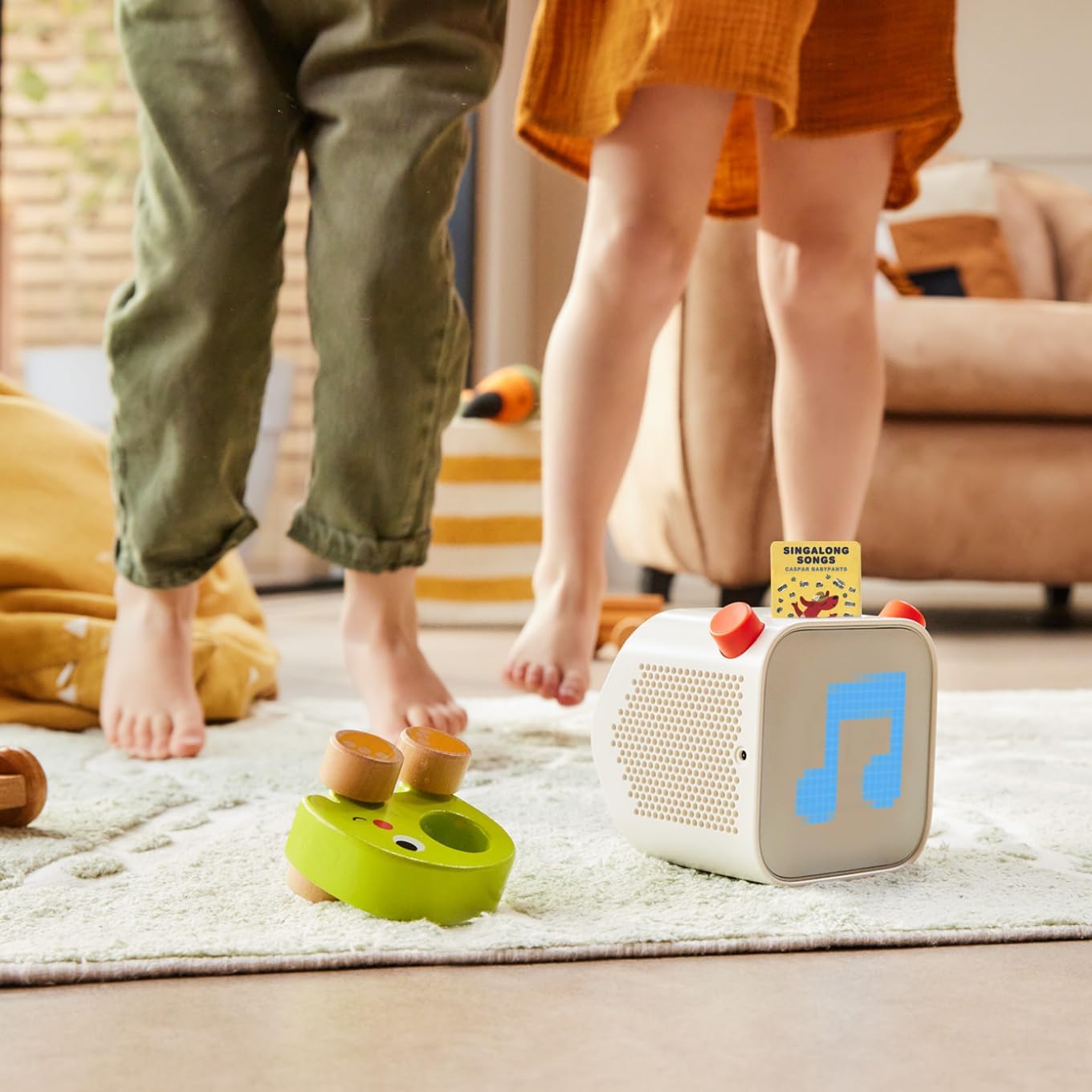 Yoto Reproductor (3 generación) + juego con paquete Peppa  Altavoz de audio Bluetooth para niños, dispositivo todo en 1 sin pantalla que reproduce