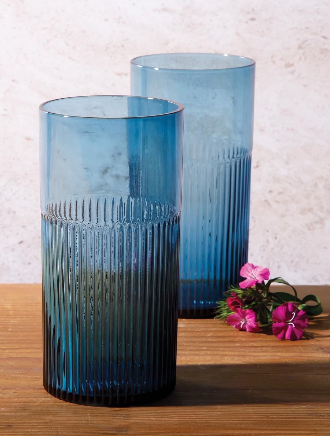 Bloomhouse Lyon Sky – Juego de 8 vasos de cristal de color azul lapislázuli hecho a mano de 18 onzas con posavasos