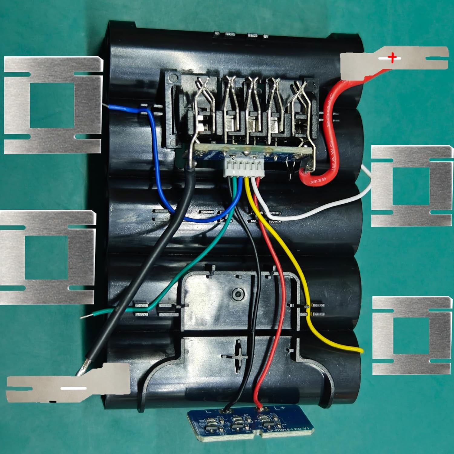 Aernair Piezas de repuesto de batería de plástico compatible con Dewalt 20V Max Battery DCB204 DCB205, kit de reconstrucción de caja de cubierta de