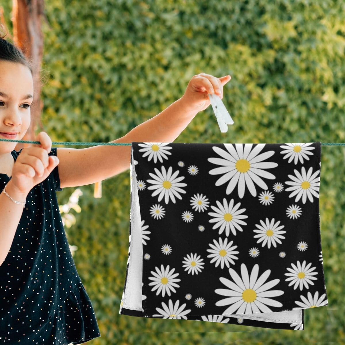 Juego de 2 toallas de mano de flores de margaritas para baño, lindo fondo negro, estampado floral, suave, pequeño, juego de toallas de baño