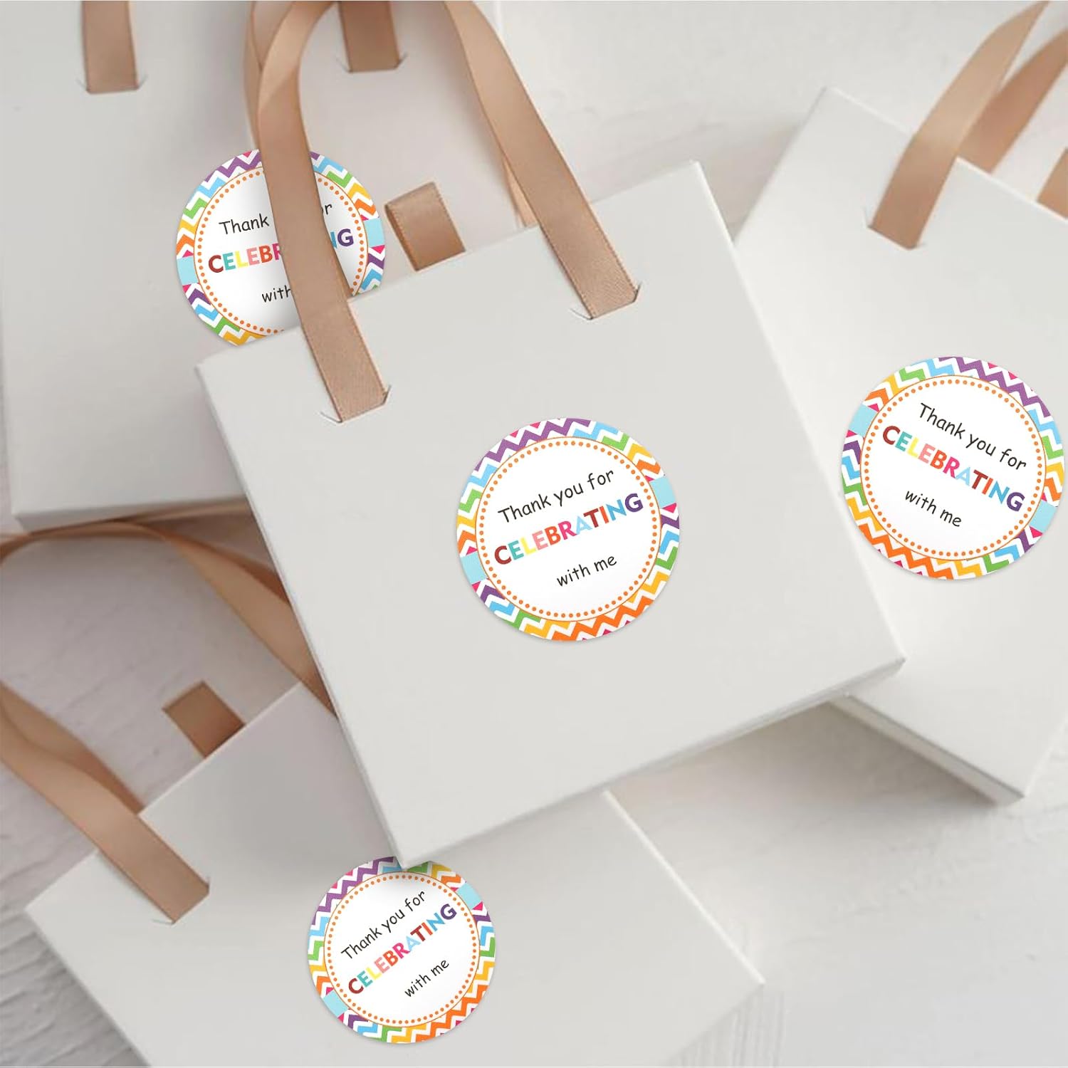 jijAcraft 120 calcomanías de agradecimiento por celebrar conmigo, calcomanías redondas de cumpleaños coloridas de 2 pulgadas en 6 diseños,
