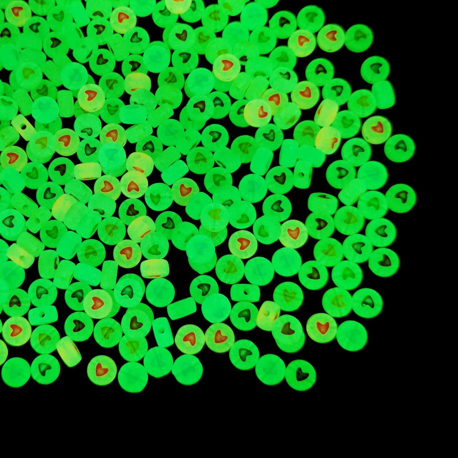 500 cuentas acrílicas luminosas de 0.276 in que brillan en la oscuridad, para hacer pulseras, collares, joyas (corazón colorido)