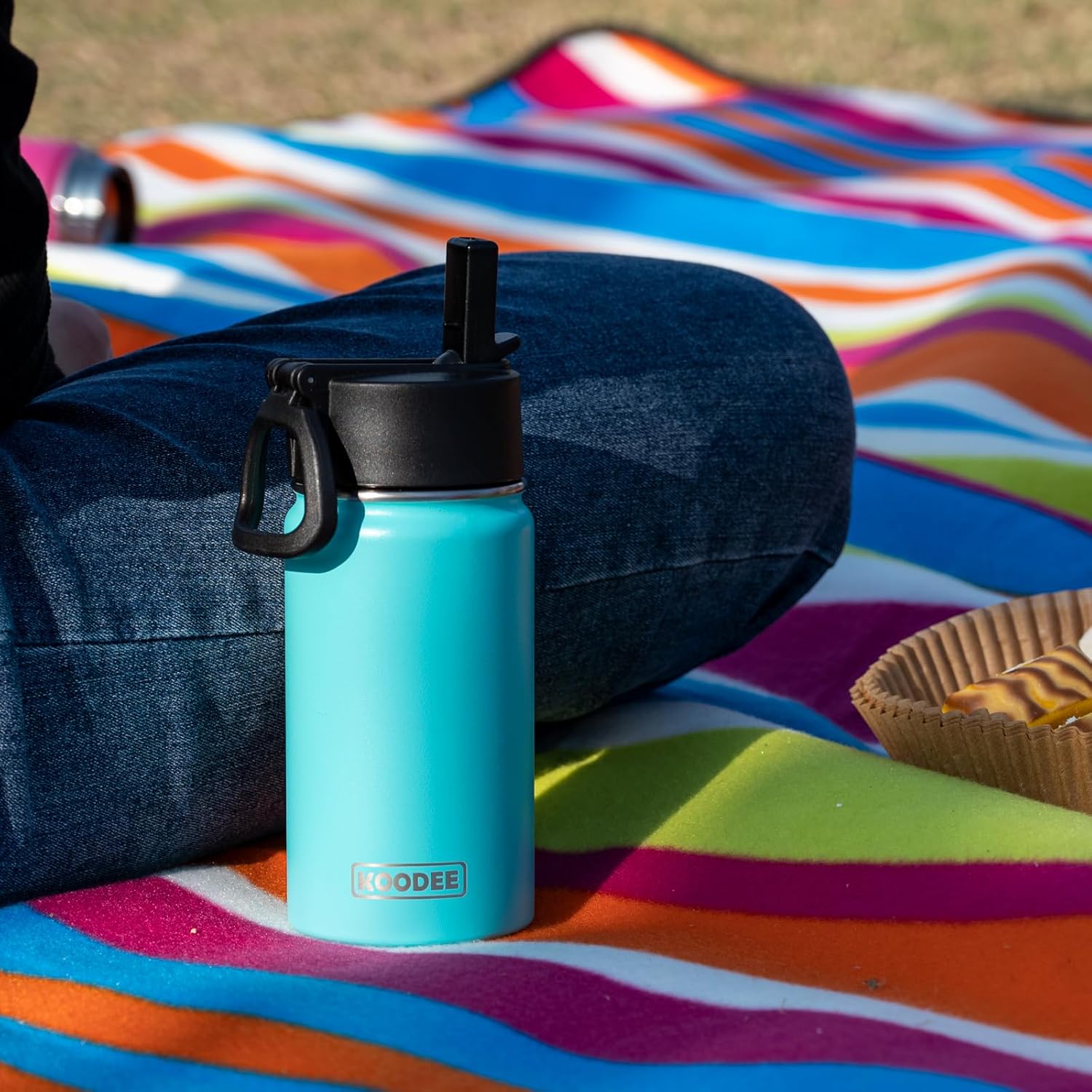 koodee Botella de agua con pajita, 16 onzas, acero inoxidable, doble pared aislada al vacío, botella de agua deportiva de metal para la escuela