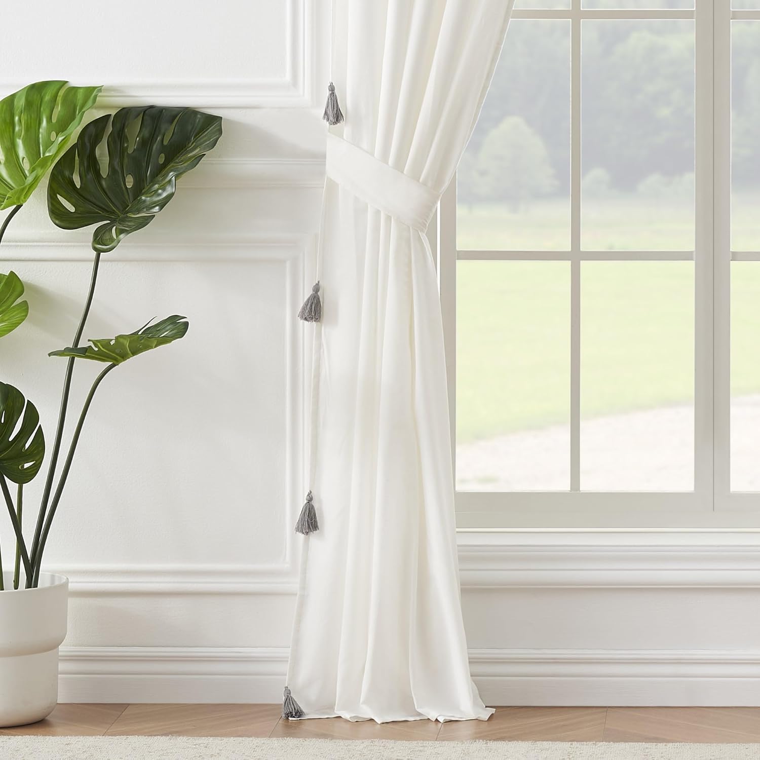 Greenland Home Monterrey – Juego de 2 paneles de cortinas con borlas, 42 pulgadas de ancho x 84 pulgadas de largo, color blanco antiguo