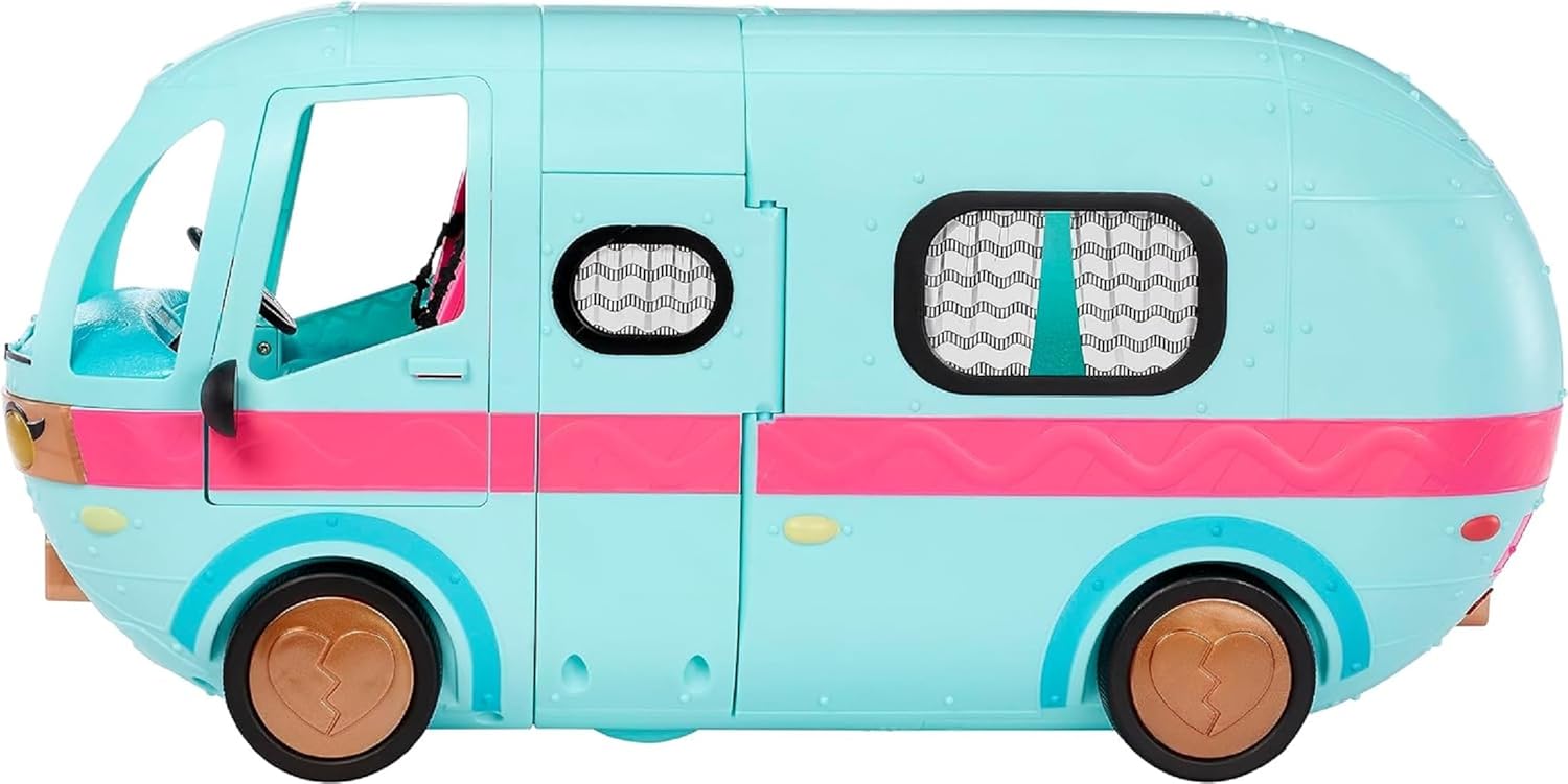 LOL Surprise OMG Glam N’ Go Camper Playset con más de 50 sorpresas y juego de 360, totalmente amueblado con piscina, tobogán de agua, literas,