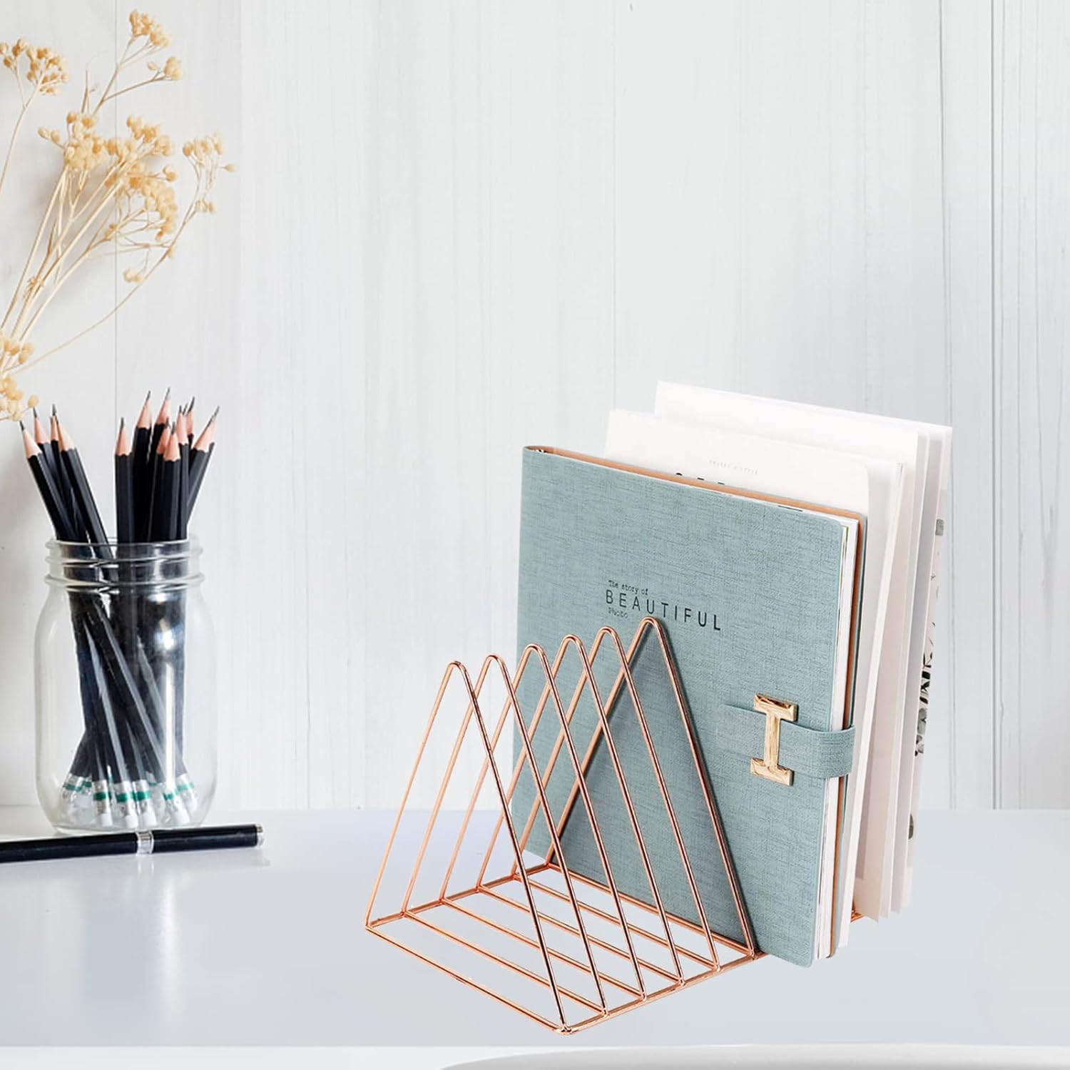PENGKE Organizador de archivos triangular de hierro para escritorio, estante de almacenamiento para libros, revista de cobre, soporte para