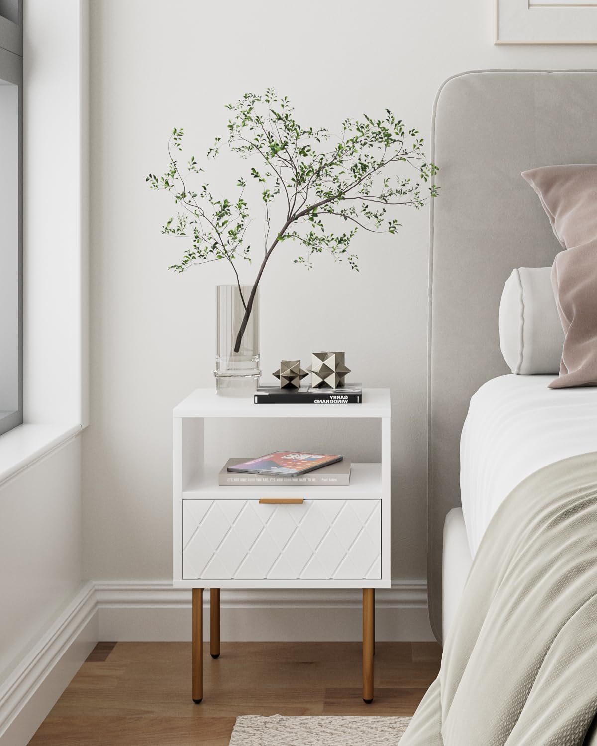 Masupu Mesita de noche, mesita de noche pequeña con cajón, mesita de noche blanca, muebles de noche, mesa auxiliar con marco dorado, cómoda con