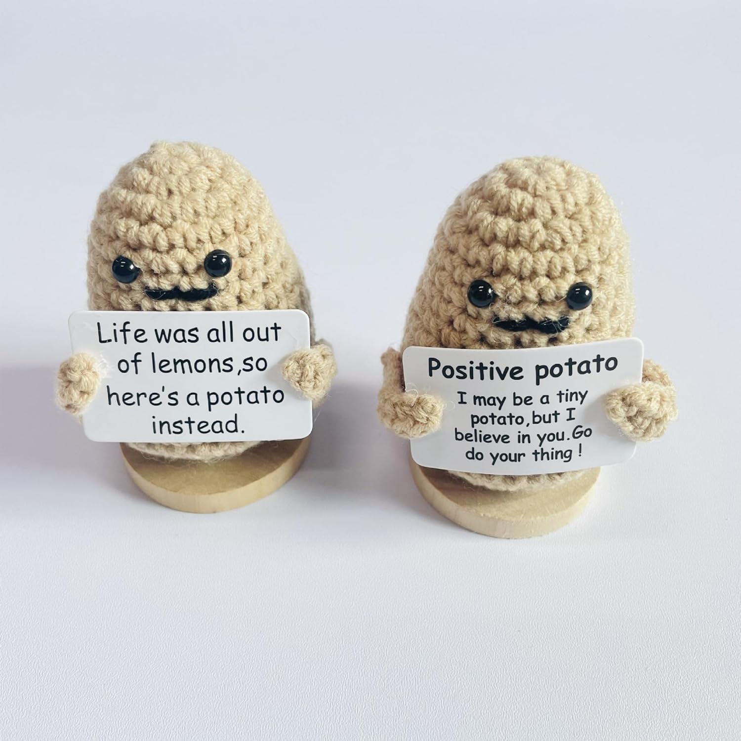 Mini divertida patata positiva con base de madera, juguete de papa de punto de 3 pulgadas con tarjeta positiva creativa linda lana positiva muñeca
