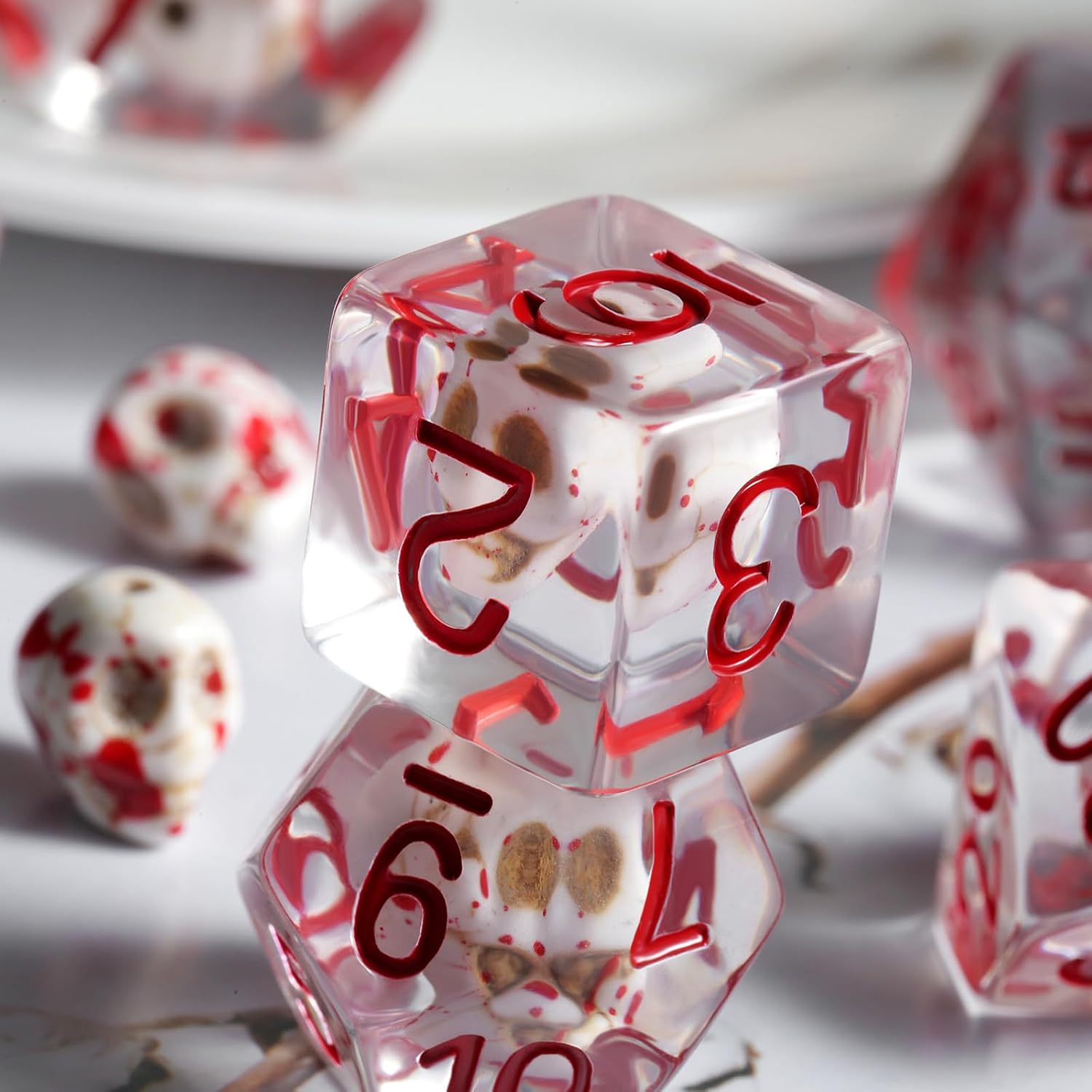 Dados DND de calavera de sangre, juego de dados de resina de calavera DNDND con bolsa de terciopelo para juegos de rol y juegos de mesa (Dungeons