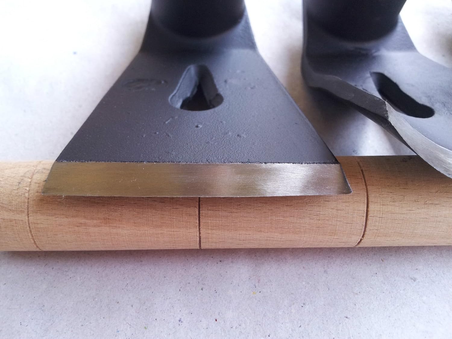 Conjunto de tres herramientas de tallado de madera, derecha, intermedia y curva (tamaño pequeño).
