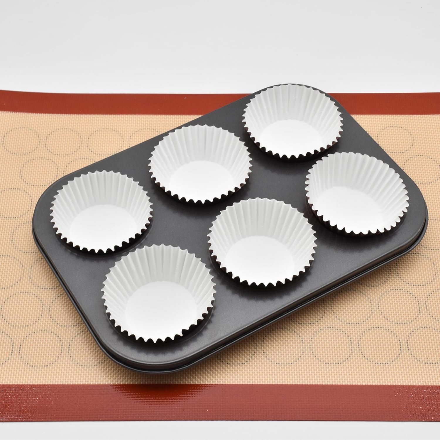 200 piezas de papel de aluminio plateado Cupcake Liners estándar tazas para hornear muffins cajas de papel